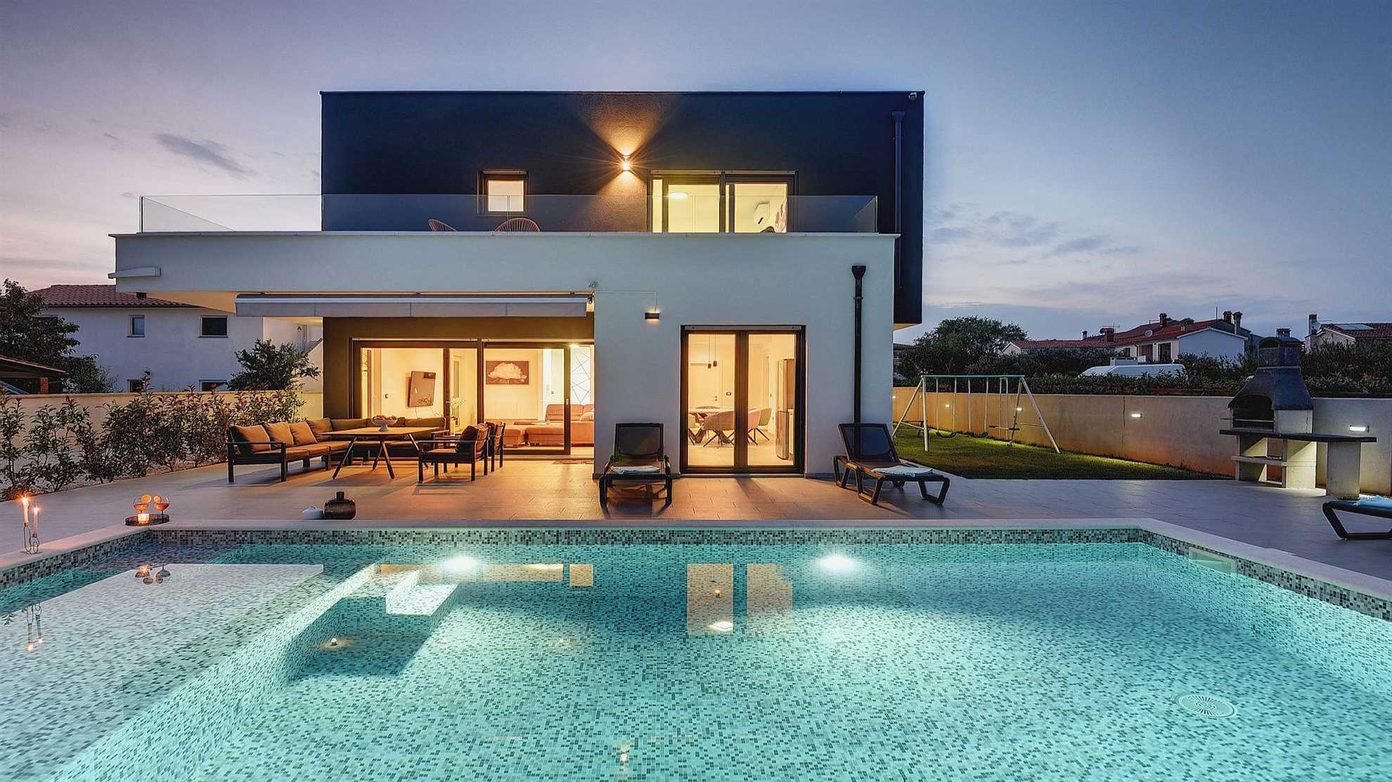 Luxurious and elegant poolside villa in Pula