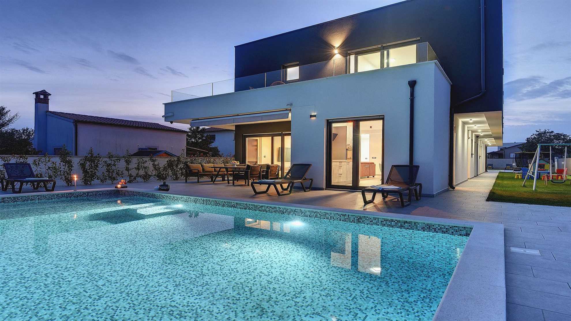 Luxurious and elegant poolside villa in Pula