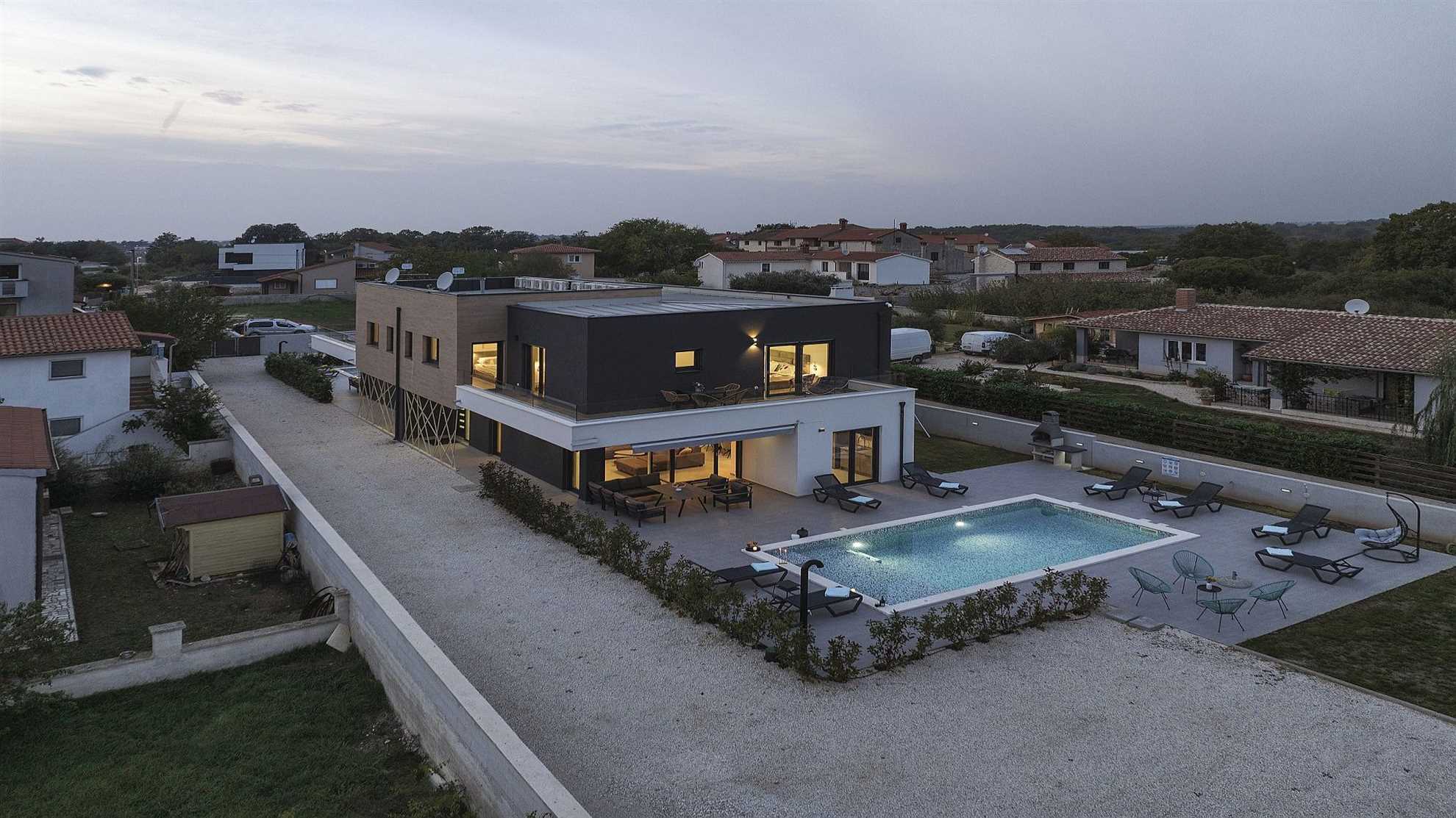 Luxurious and elegant poolside villa in Pula