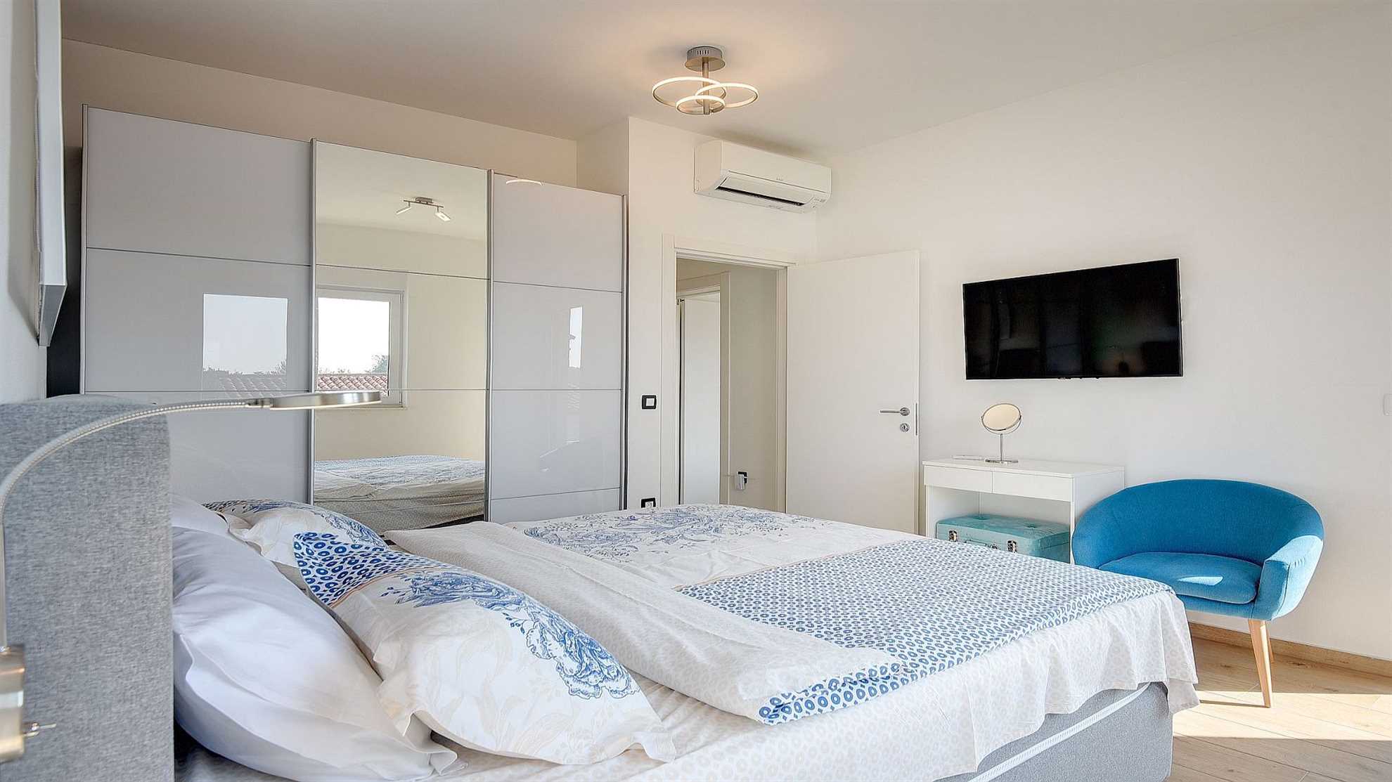Luxurious and elegant poolside villa in Pula