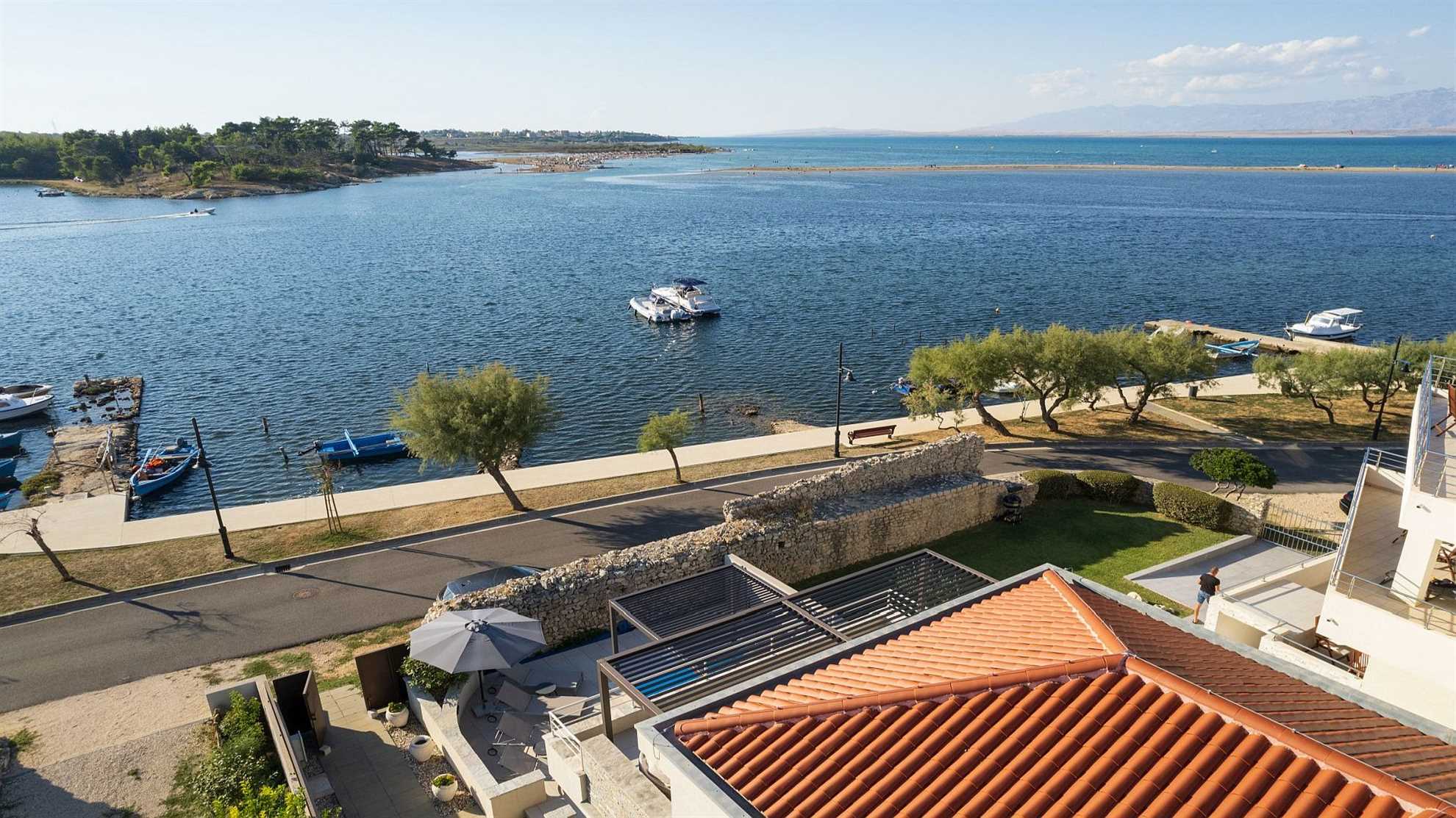 Beautiful luxurious poolside villa in Nin