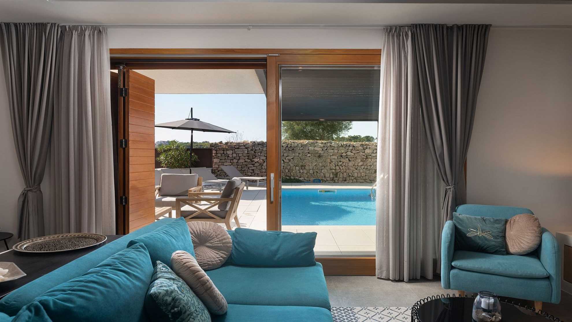 Beautiful luxurious poolside villa in Nin