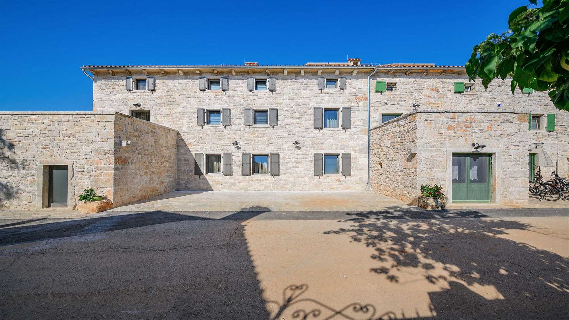 Classic Istrian house with outdoor jacuzzi