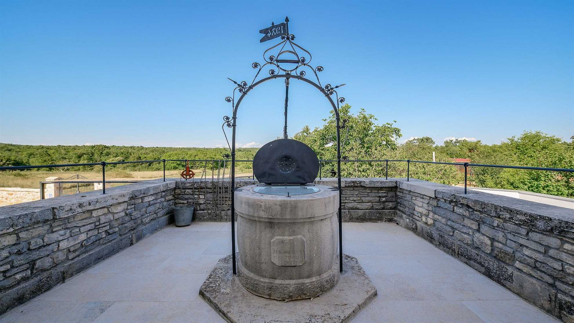 Classic Istrian house with outdoor jacuzzi