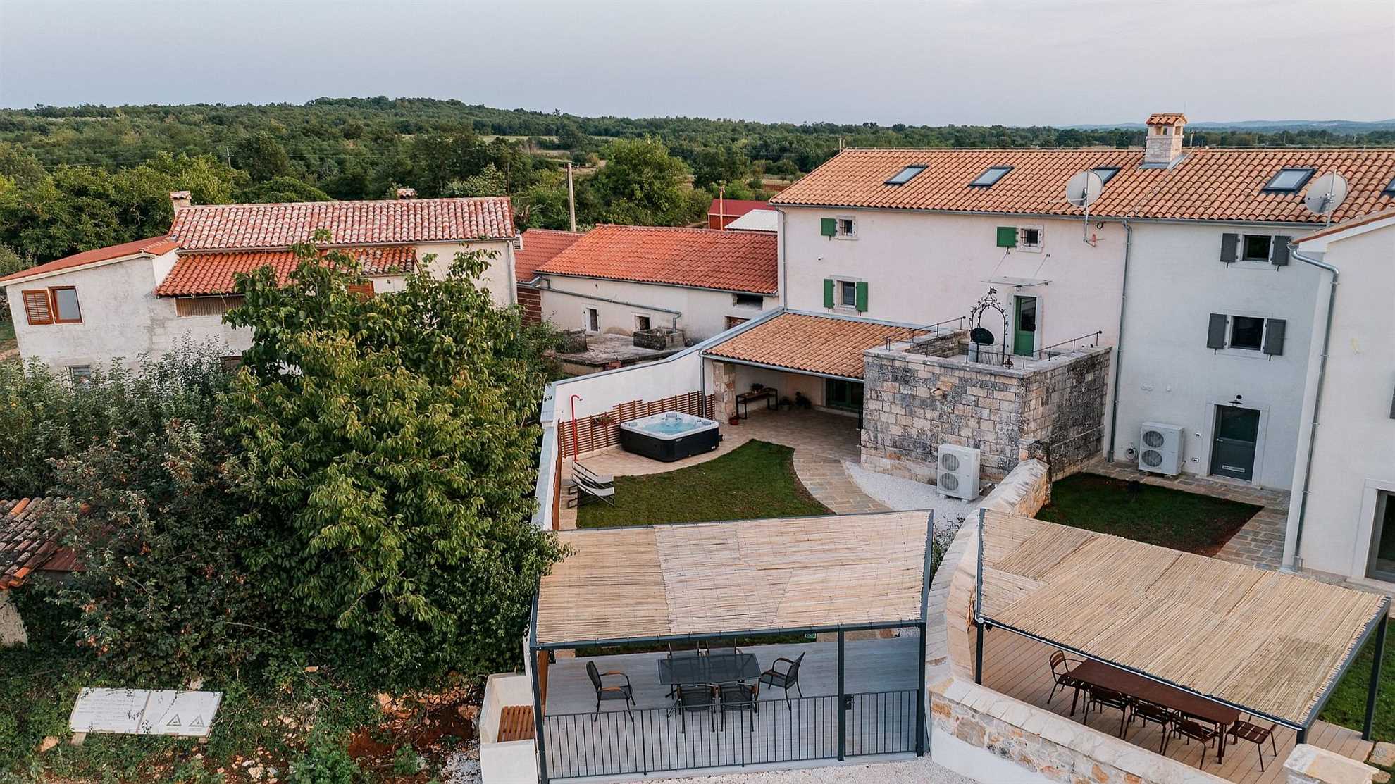 Classic Istrian house with outdoor jacuzzi