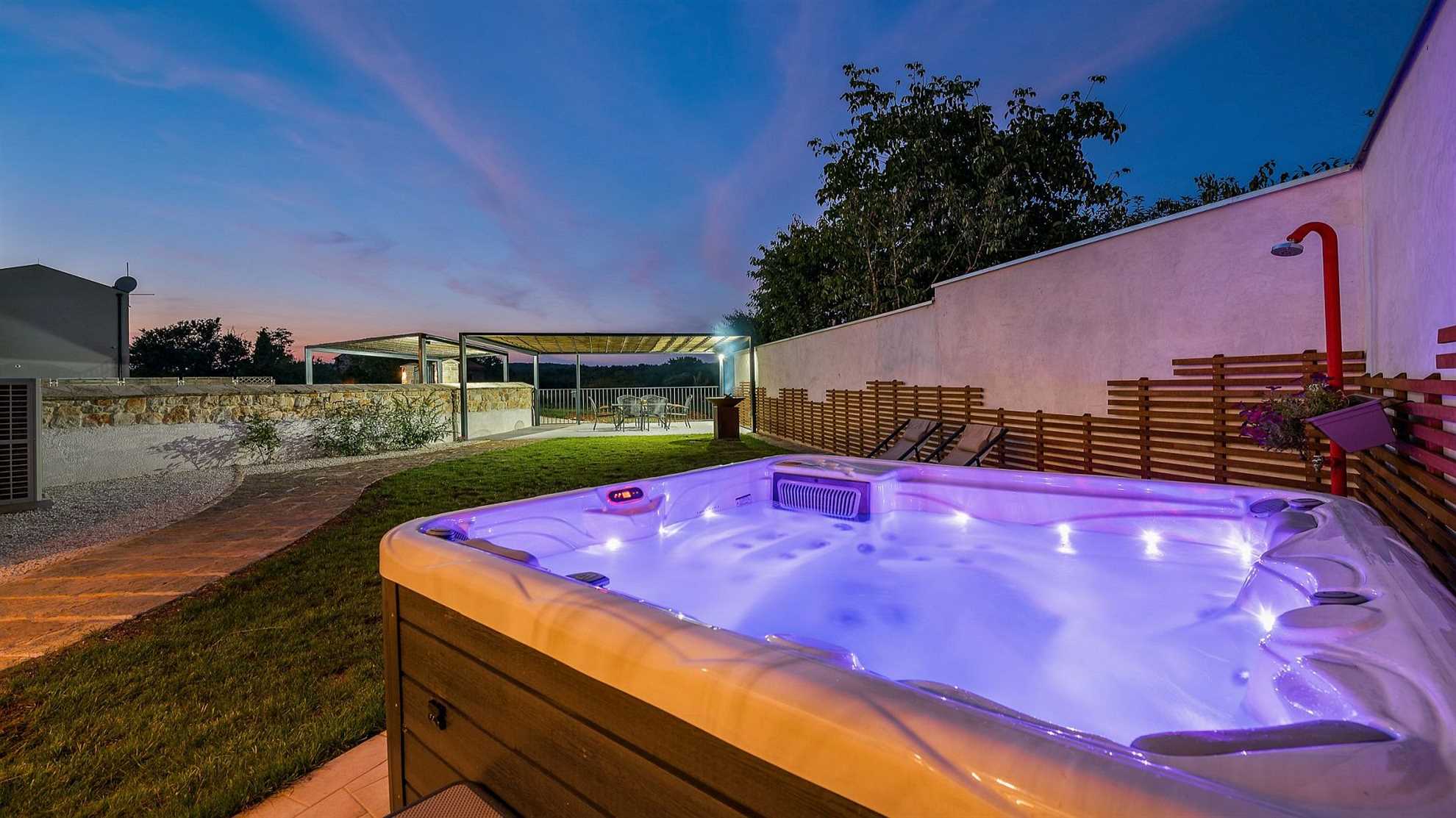 Classic Istrian house with outdoor jacuzzi