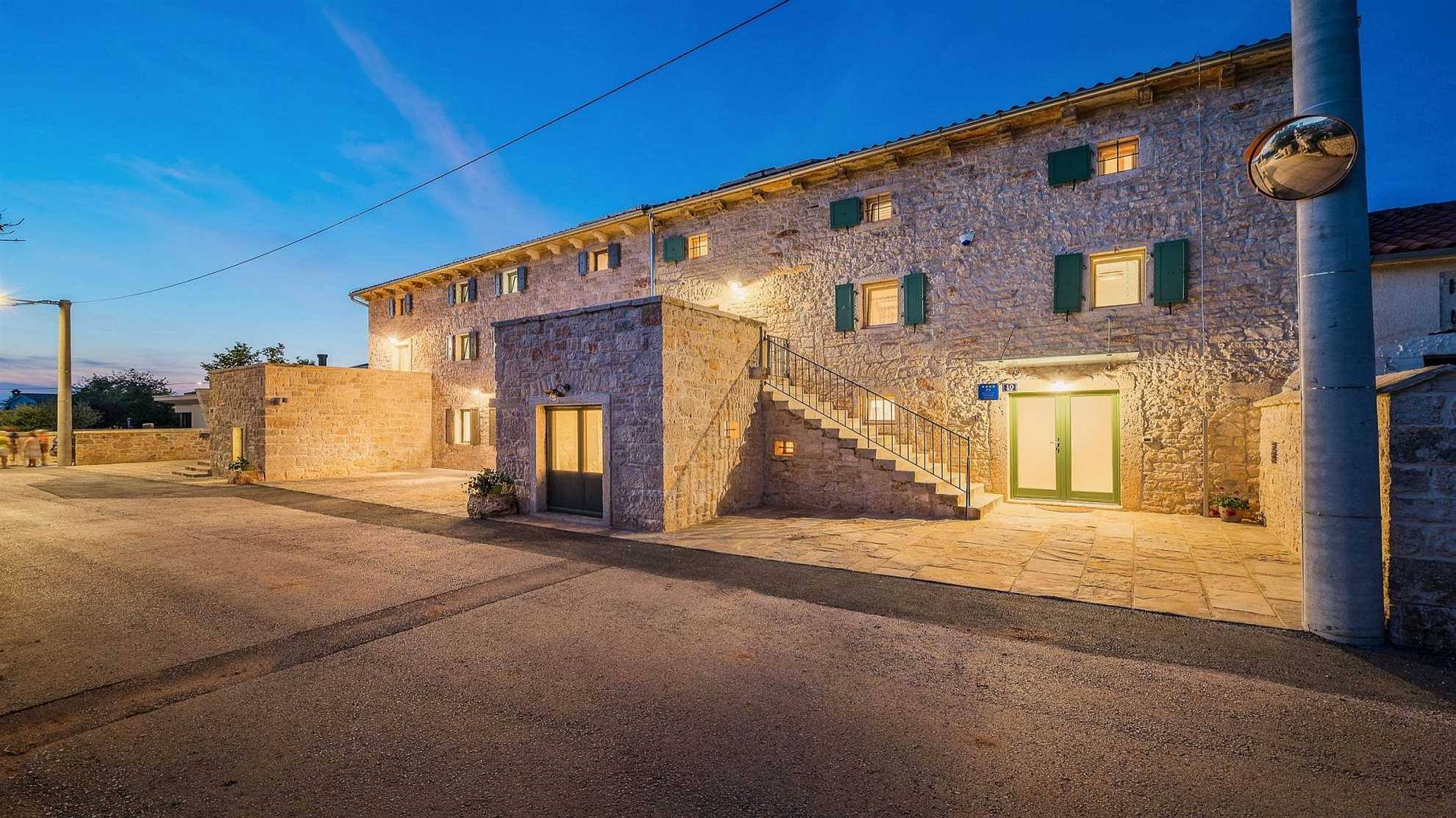 Classic Istrian house with outdoor jacuzzi