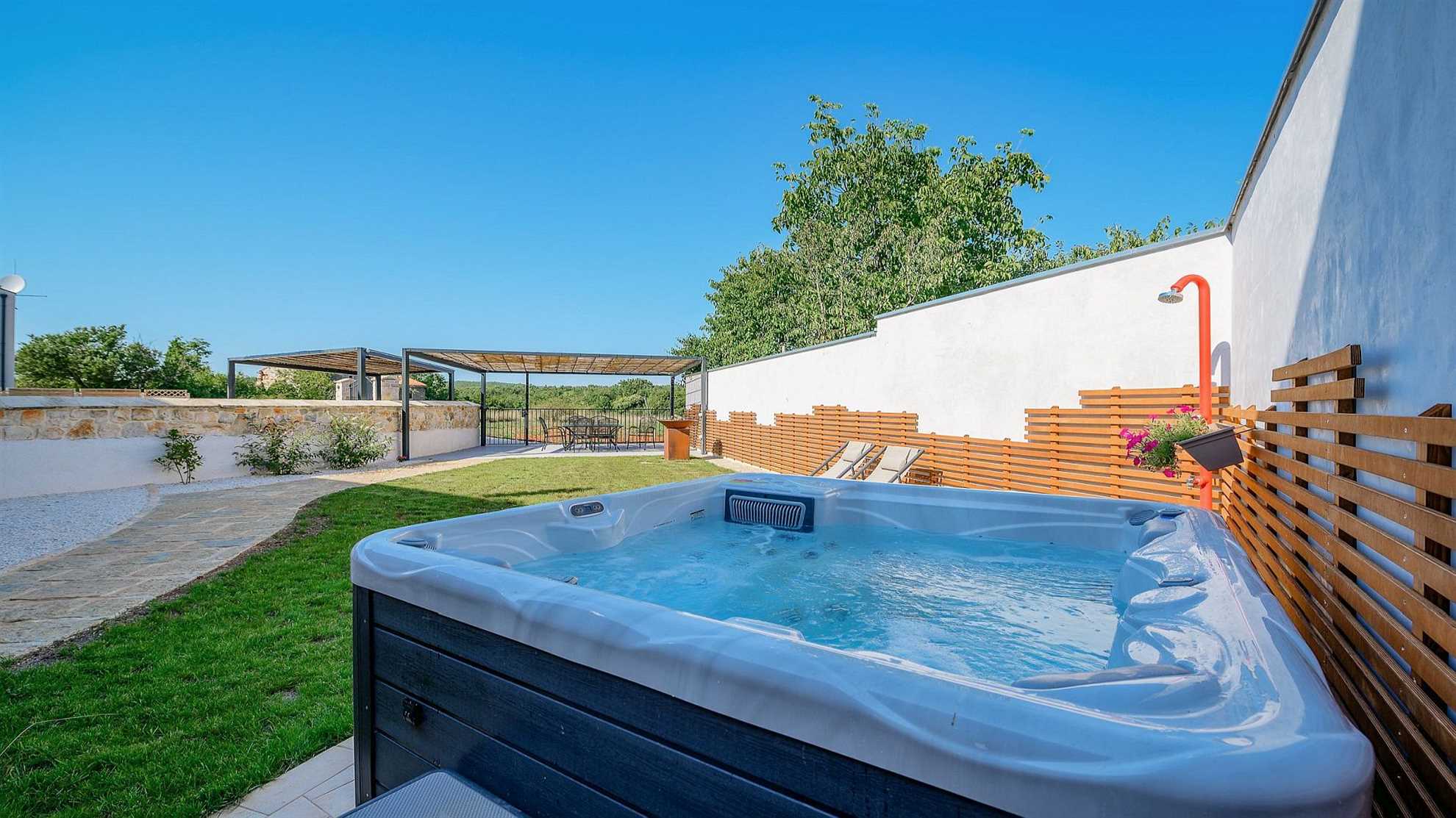 Classic Istrian house with outdoor jacuzzi