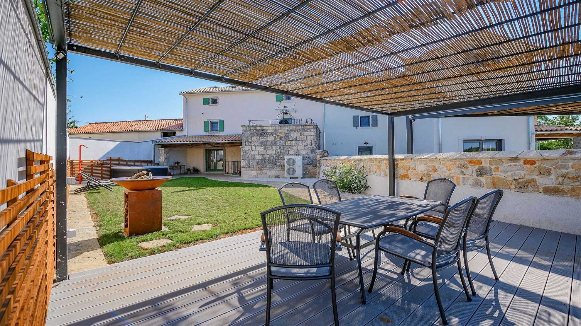 Classic Istrian house with outdoor jacuzzi