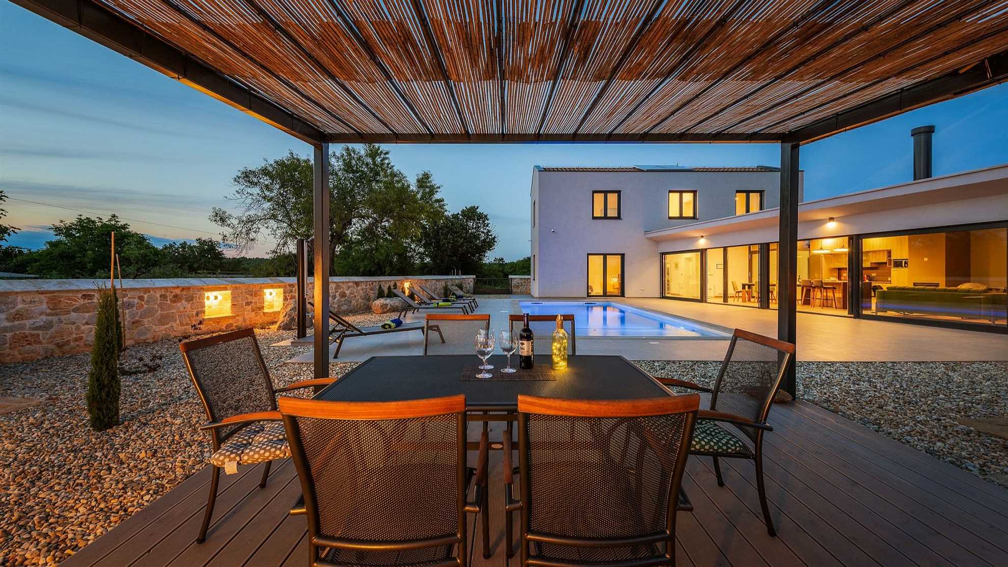 Beautiful and modern villa with swimming pool