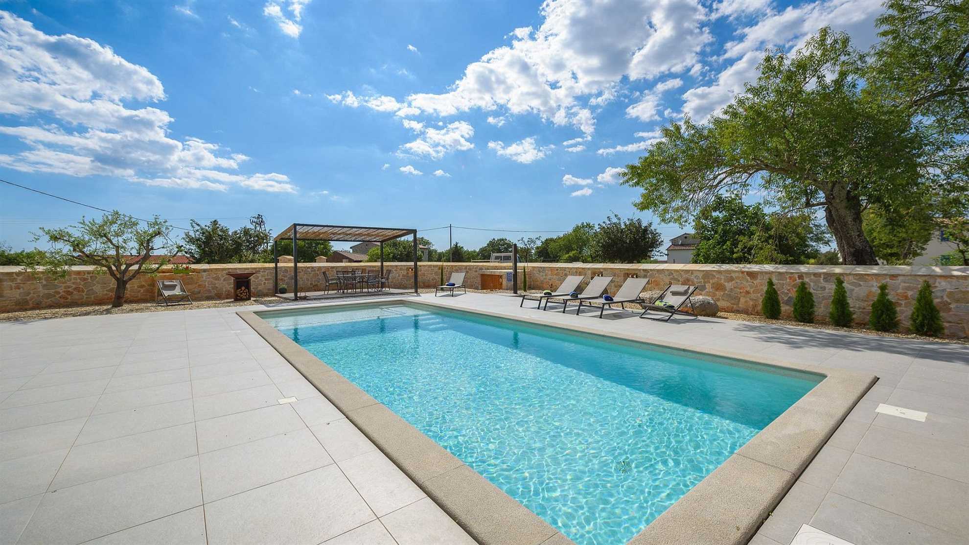 Beautiful and modern villa with swimming pool