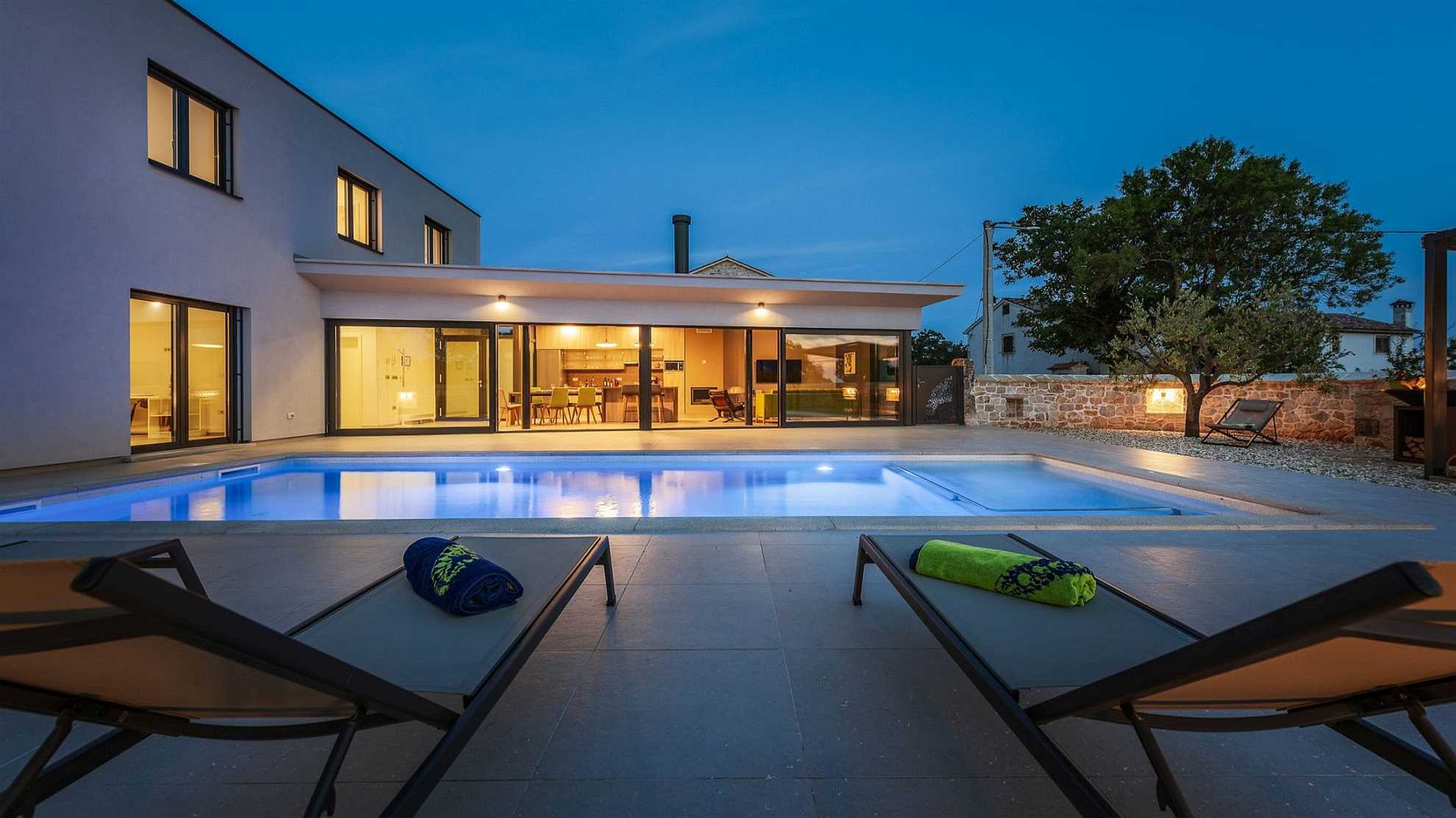 Beautiful and modern villa with swimming pool