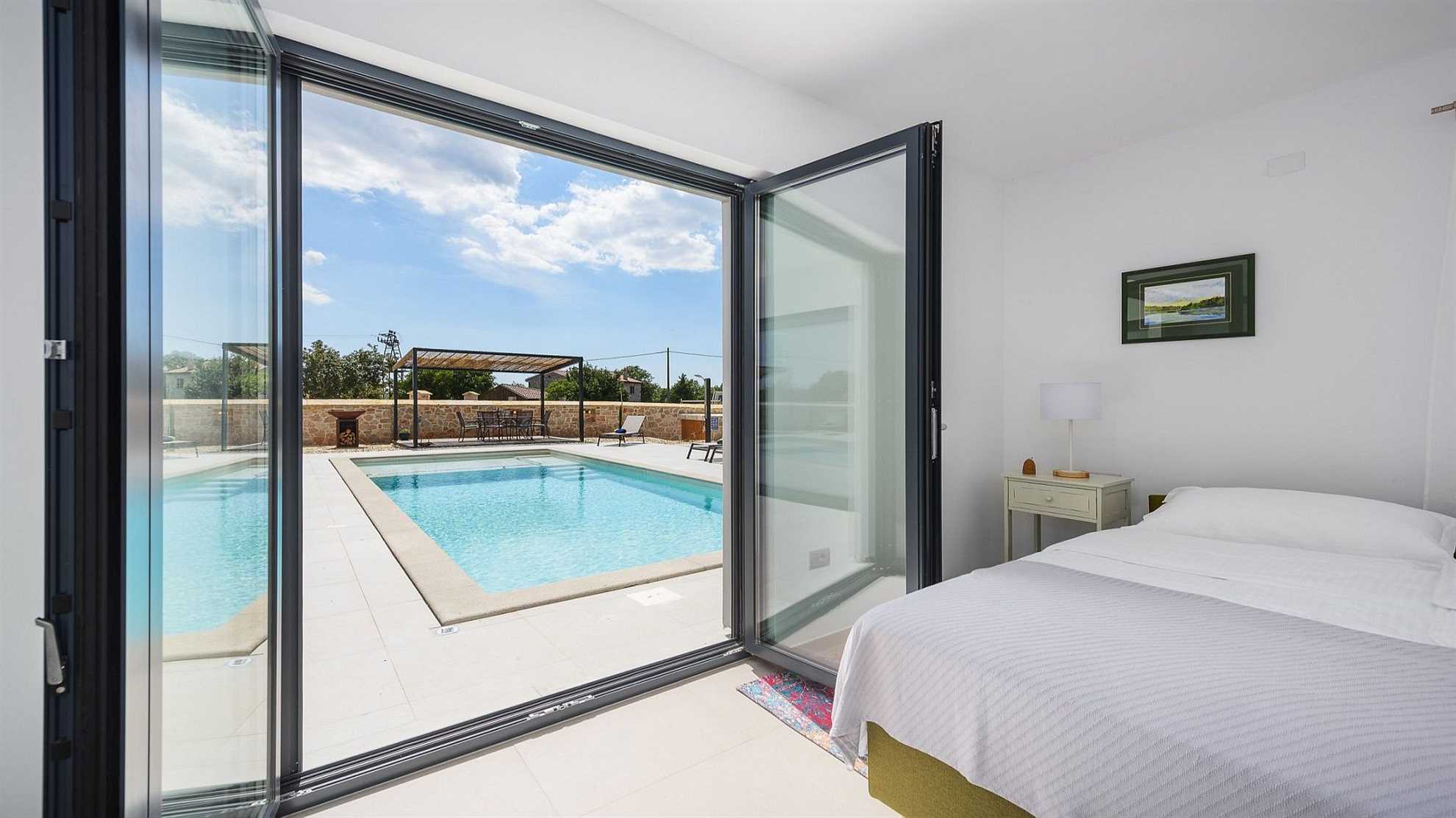 Beautiful and modern villa with swimming pool