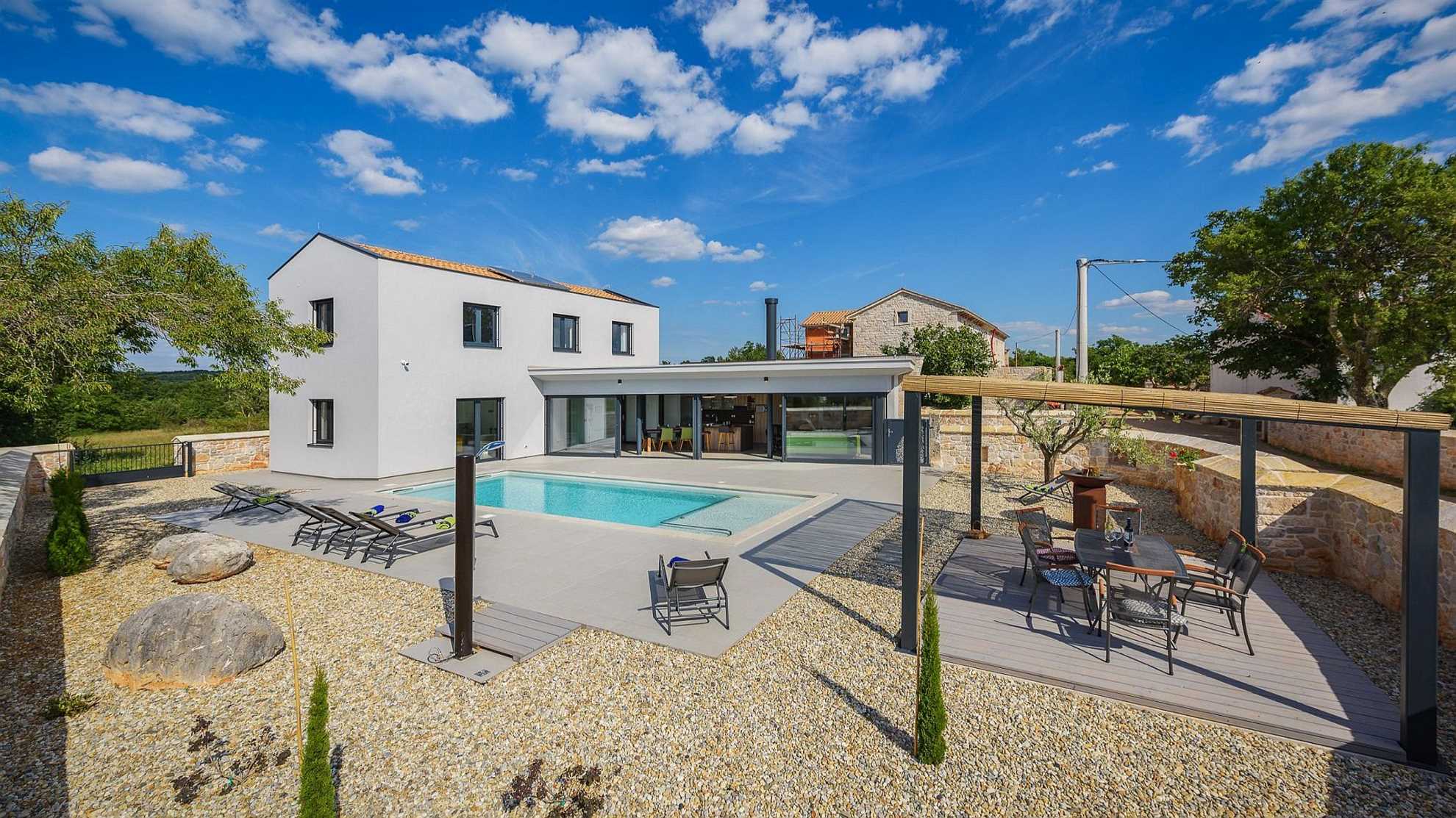 Beautiful and modern villa with swimming pool