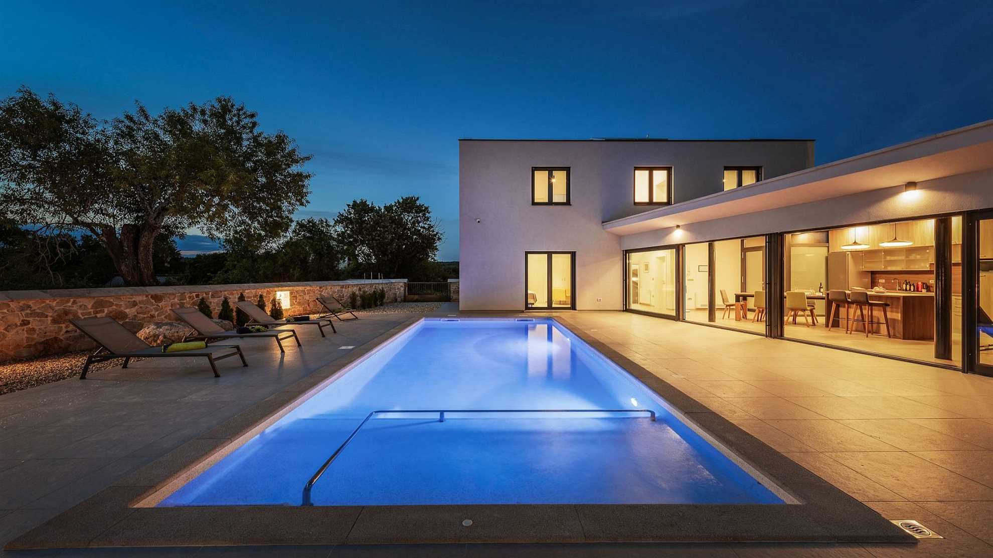 Beautiful and modern villa with swimming pool