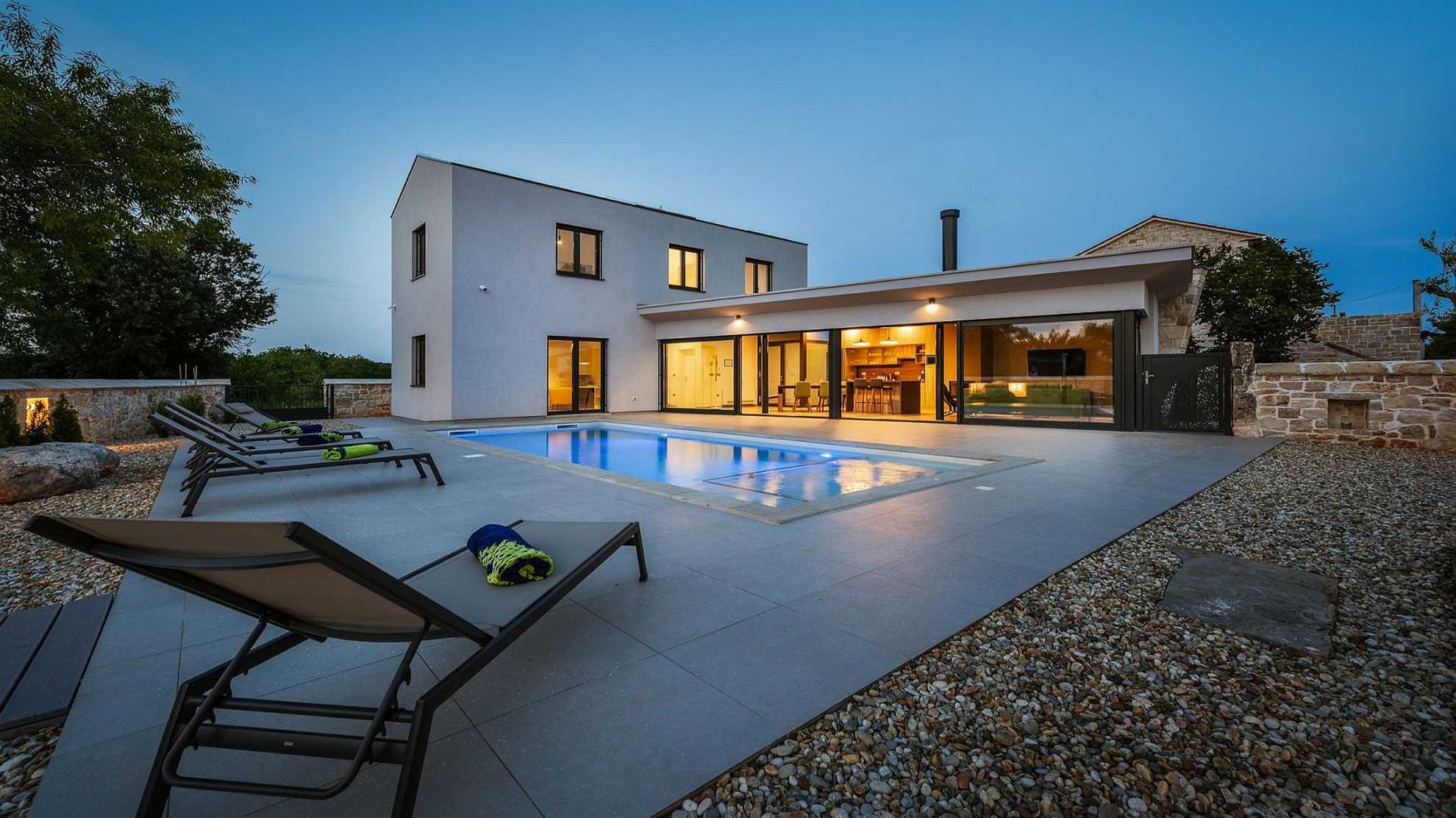 Beautiful and modern villa with swimming pool