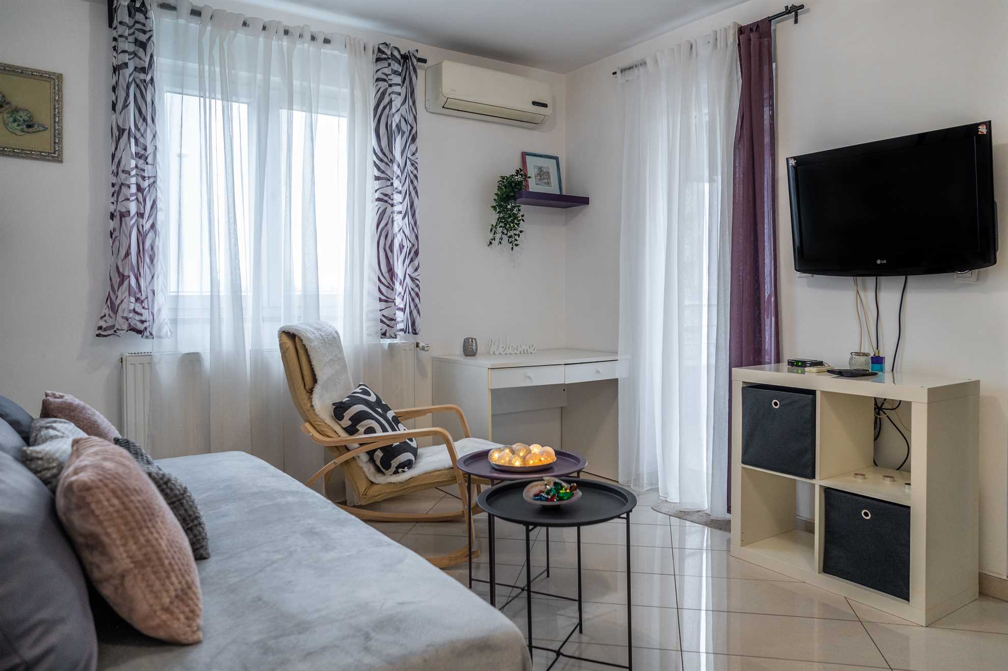 Apartment with escape room & city game