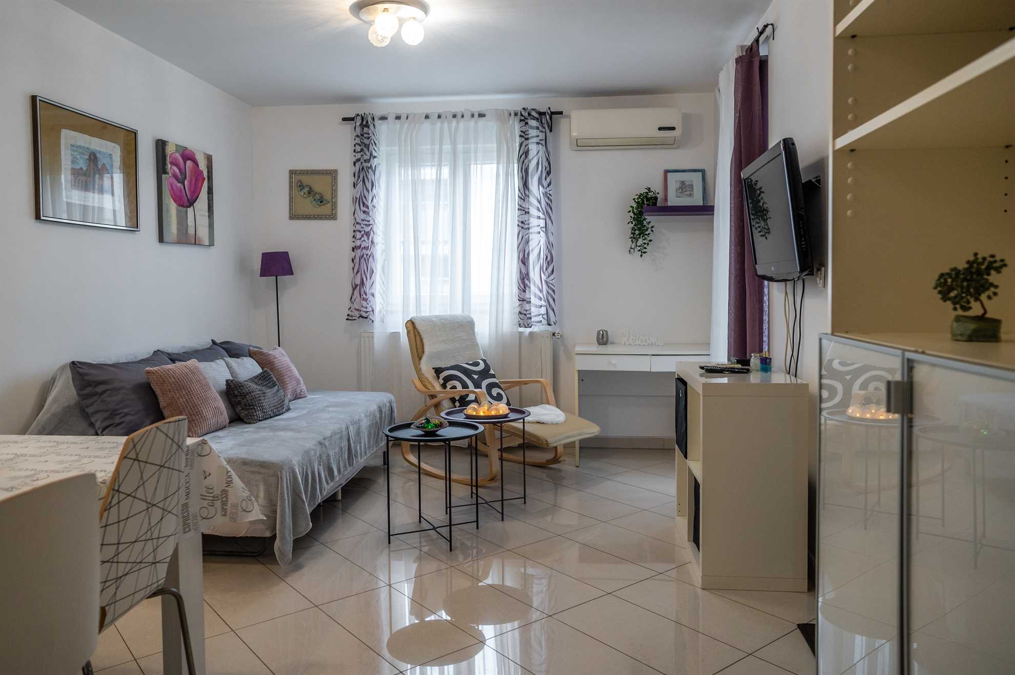 Apartment with escape room & city game
