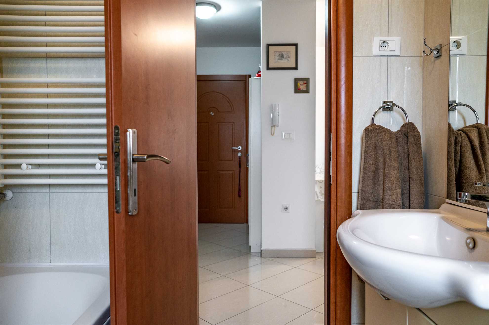 Apartment with escape room & city game