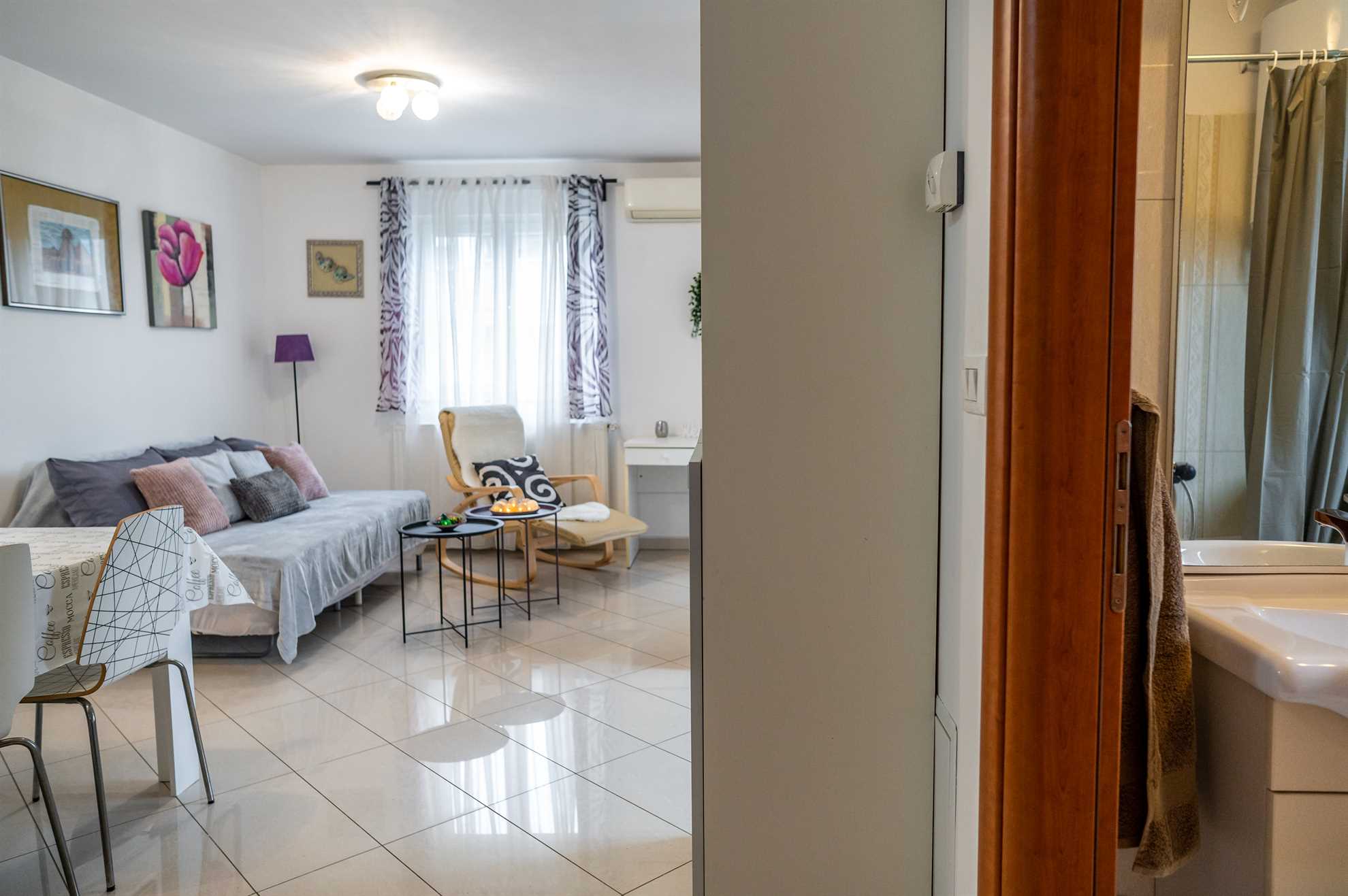 Apartment with escape room & city game