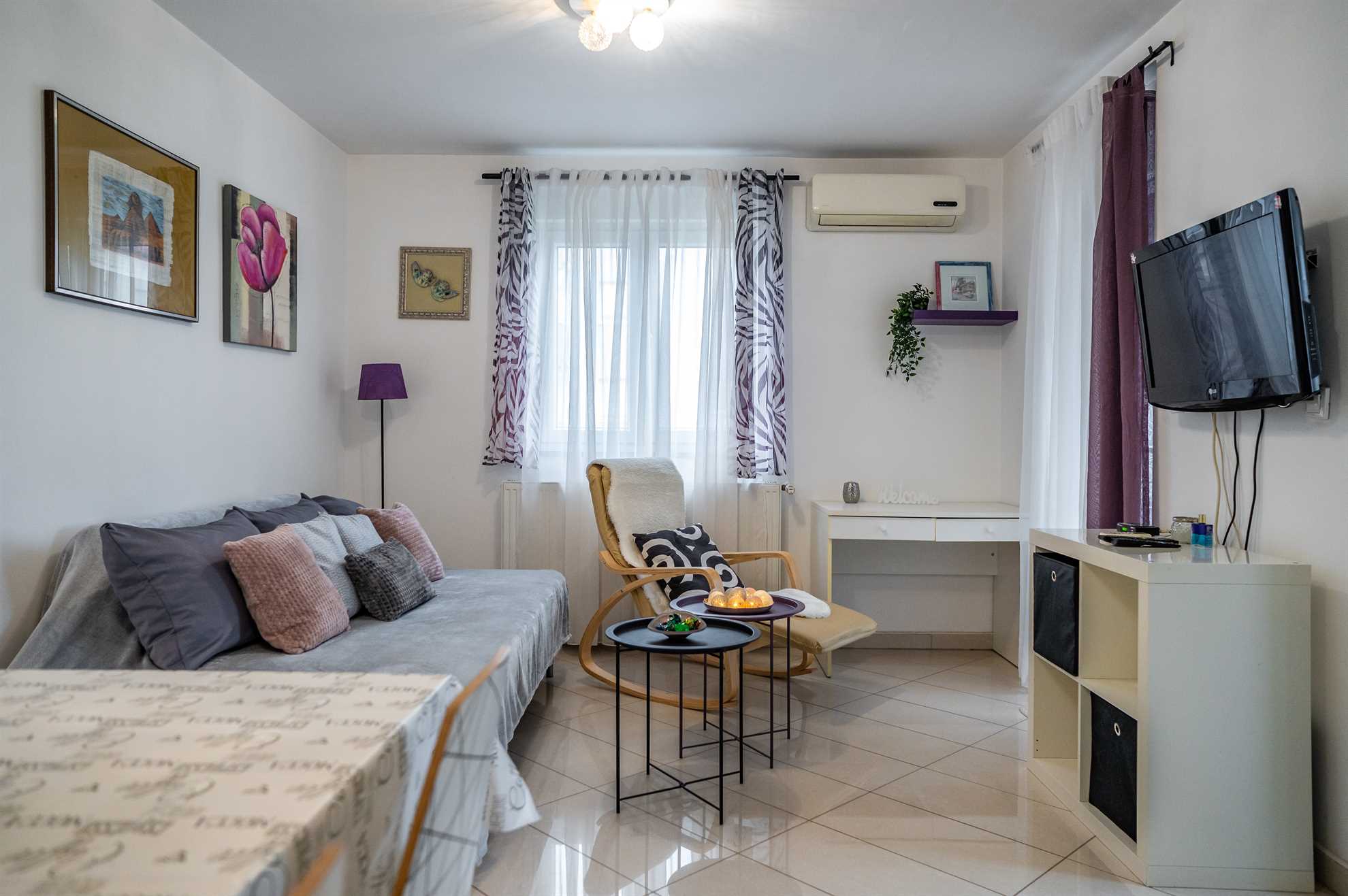 Apartment with escape room & city game