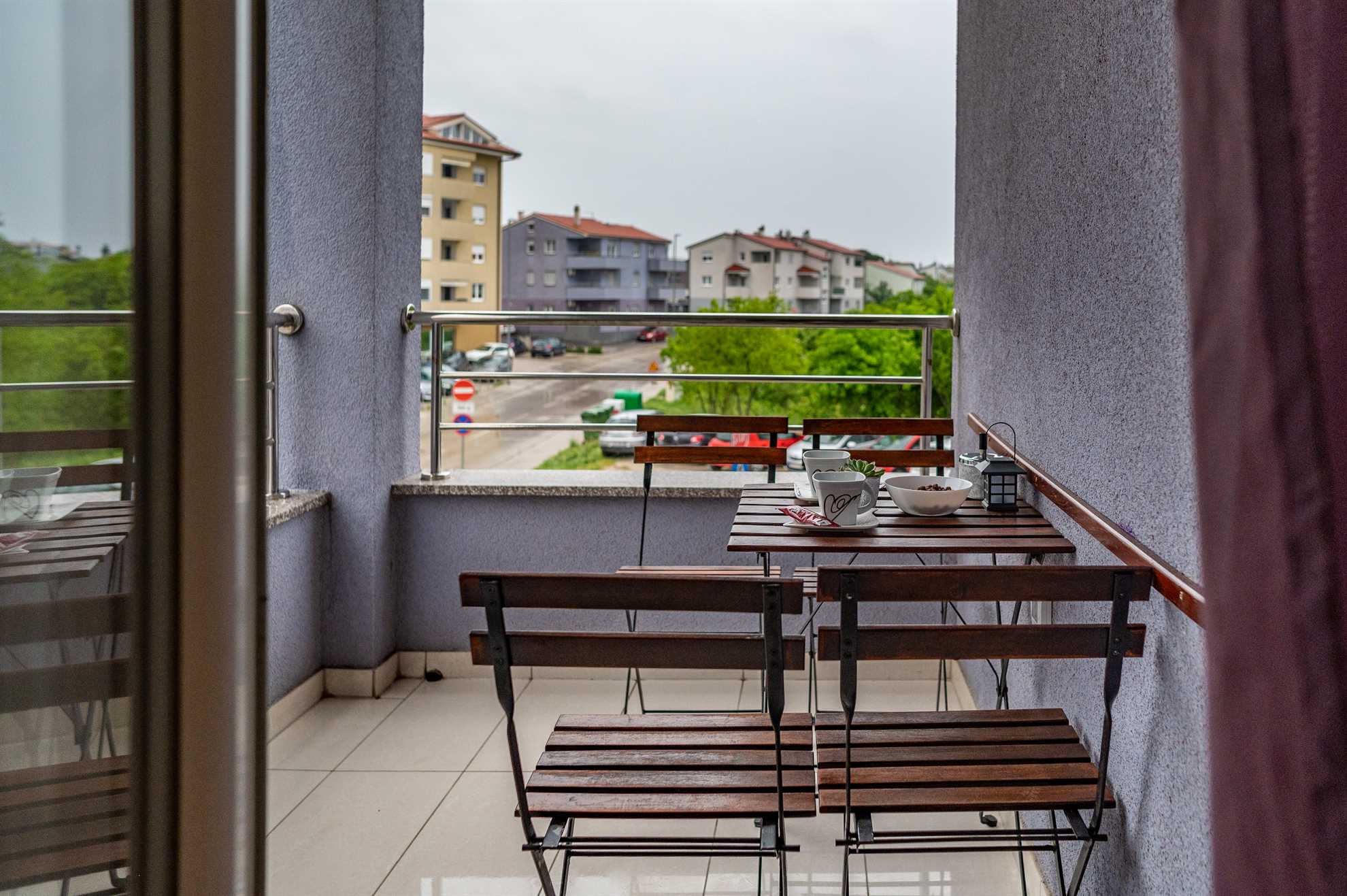 Apartment with escape room & city game