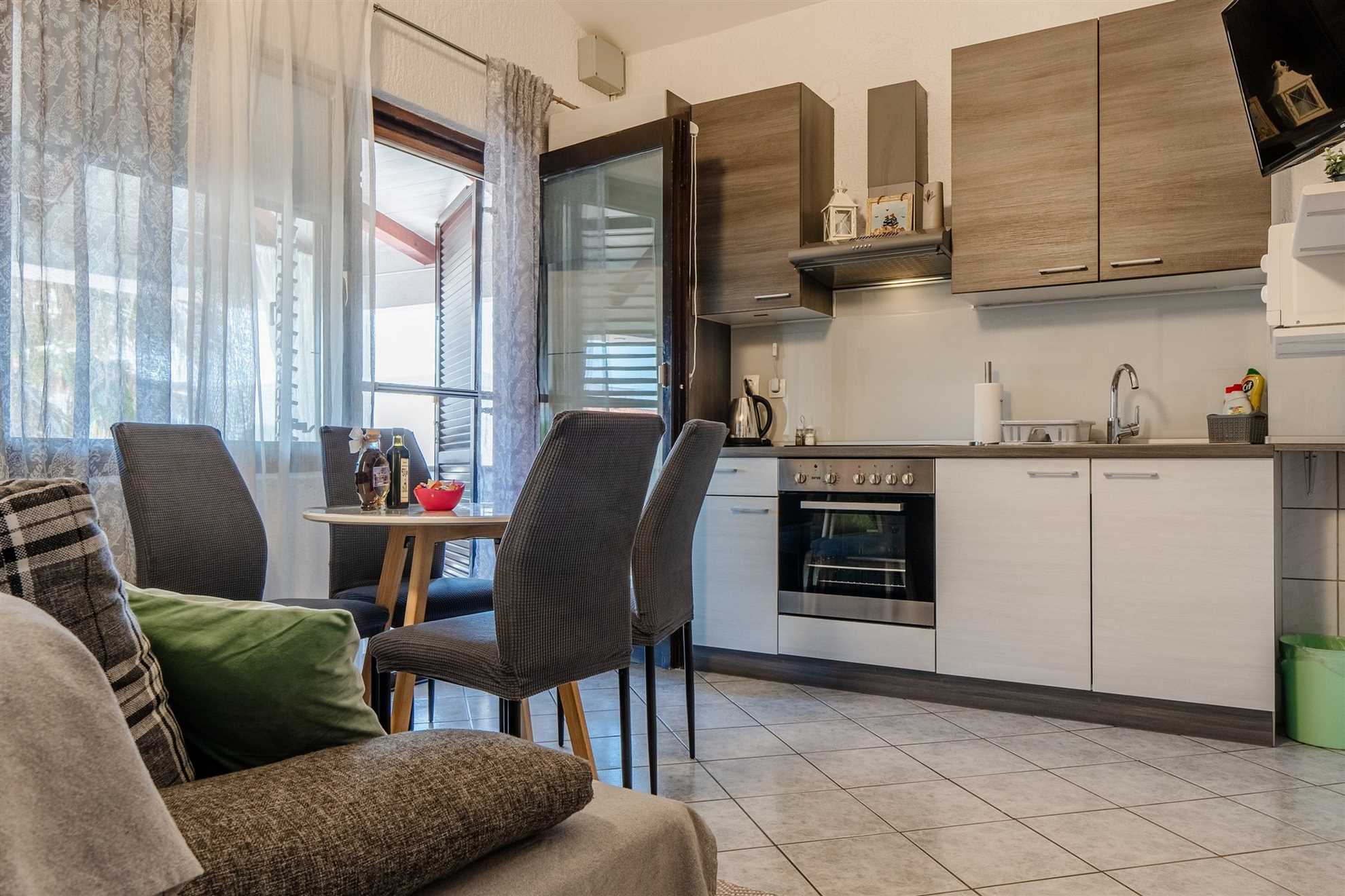 App Šantek 1 - Apartment with sea view | only 50m from beach | for 4 persons