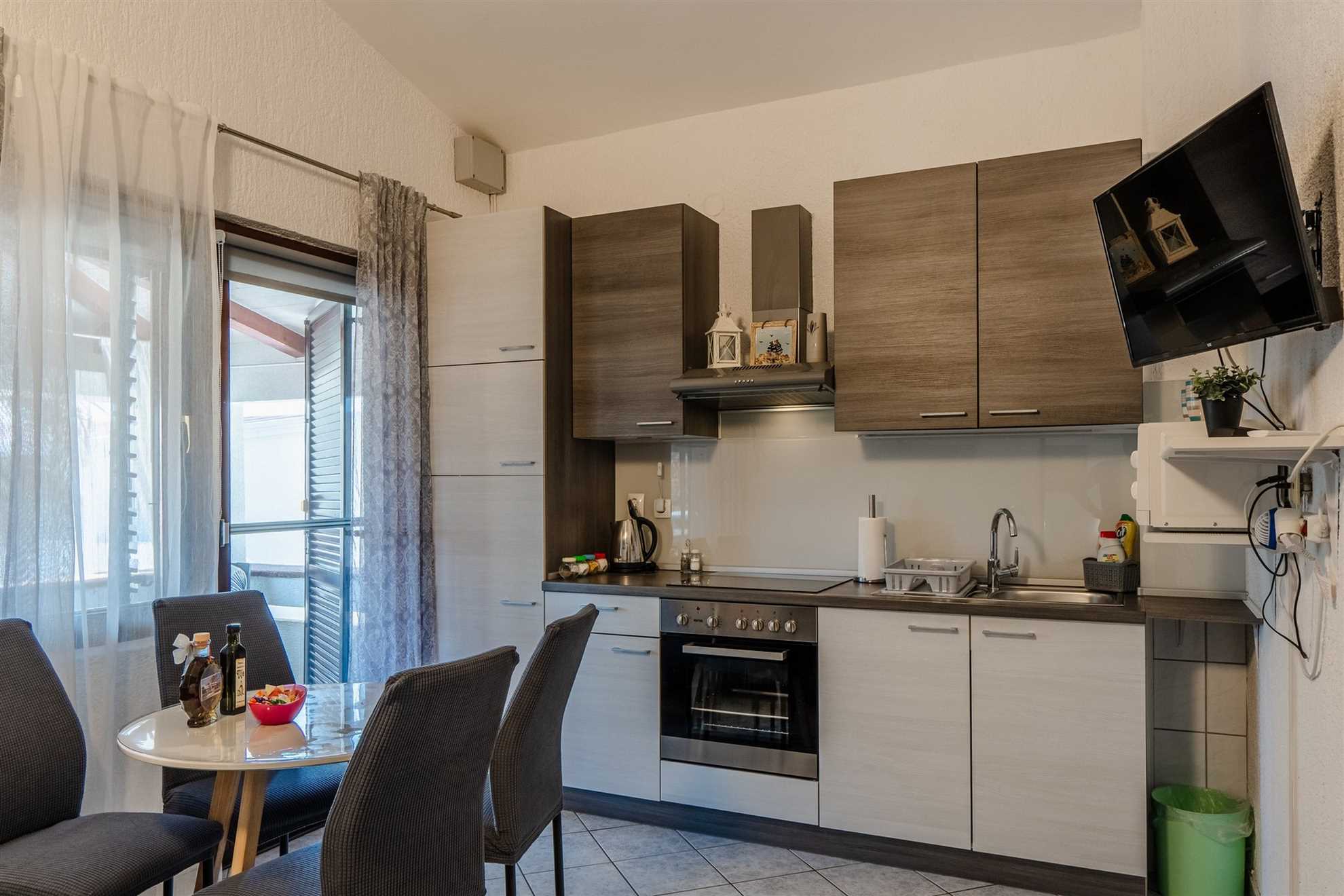 App Šantek 1 - Apartment with sea view | only 50m from beach | for 4 persons