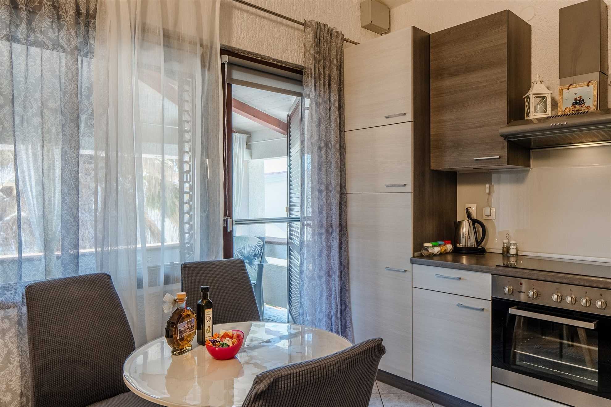 App Šantek 1 - Apartment with sea view | only 50m from beach | for 4 persons
