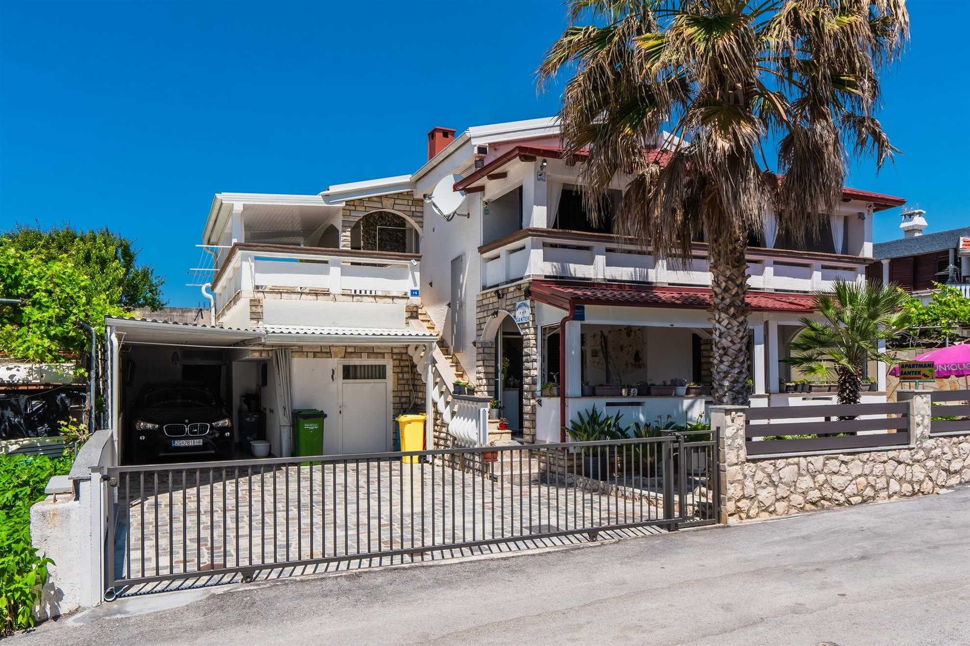 App Šantek 1 - Apartment with sea view | only 50m from beach | for 4 persons