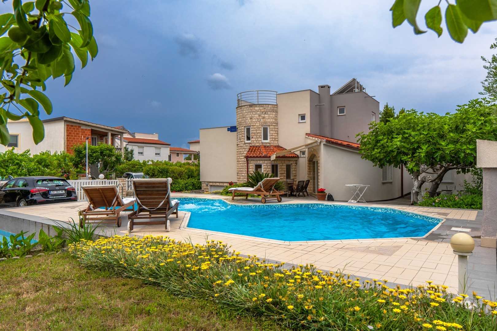 Villa Lulić - for 8-12 persons | 2 apartments | Pool and fitness area
