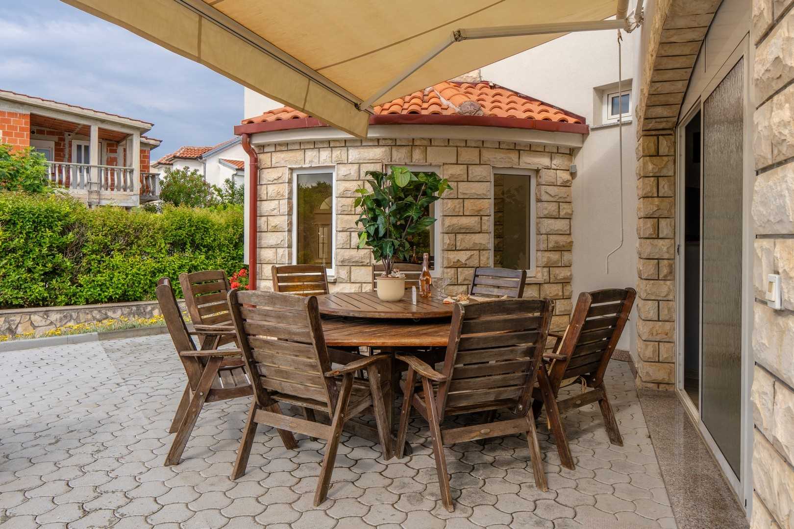 Villa Lulić - for 8-12 persons | 2 apartments | Pool and fitness area