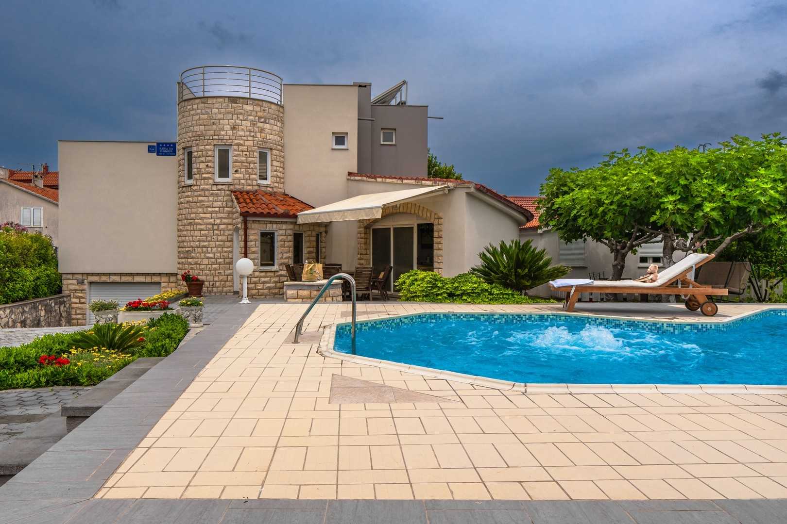 Villa Lulić - for 8-12 persons | 2 apartments | Pool and fitness area