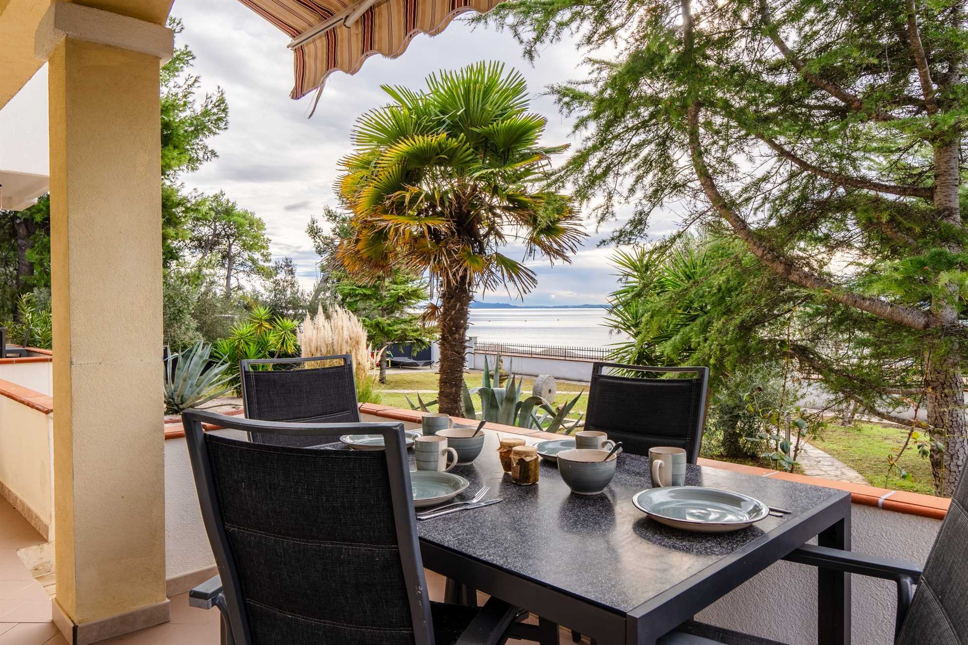 App Strand 4 - Sea view | just 10m from beach | 2 bedrooms