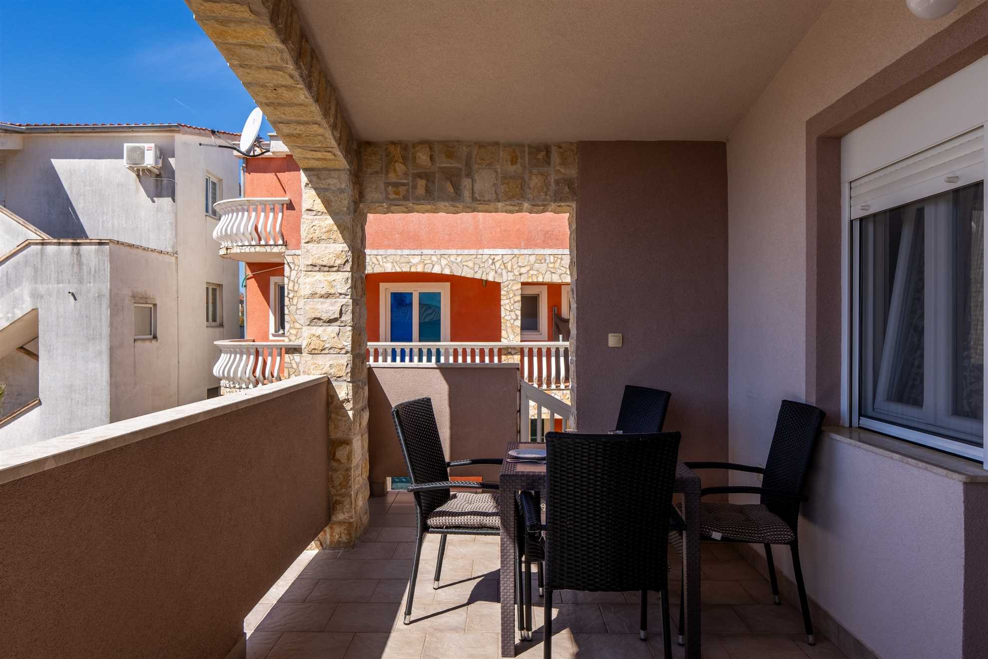 App Josipović 1 - Apartment with balcony | for 2-4 persons | BBQ