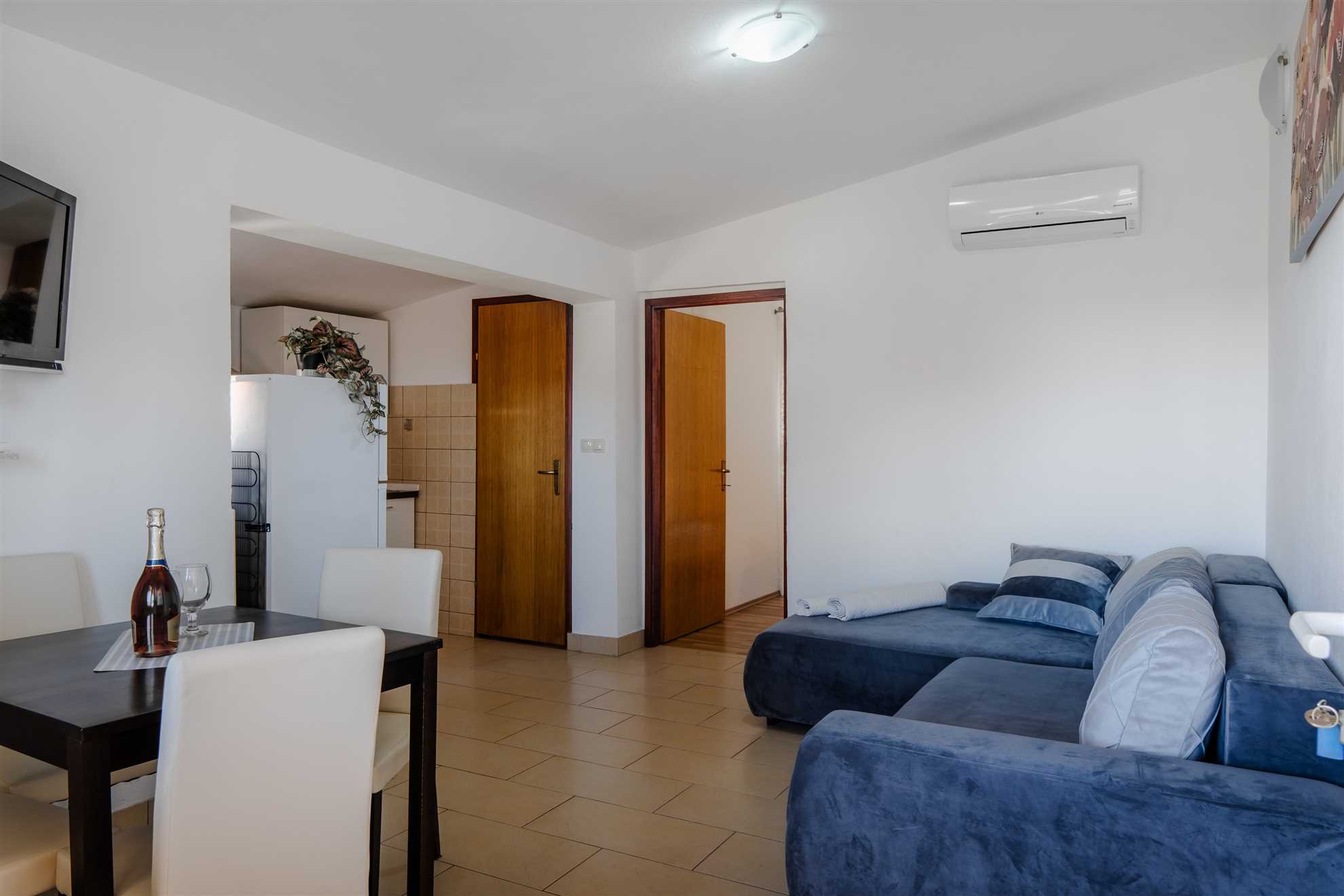 App Josipović 1 - Apartment with balcony | for 2-4 persons | BBQ