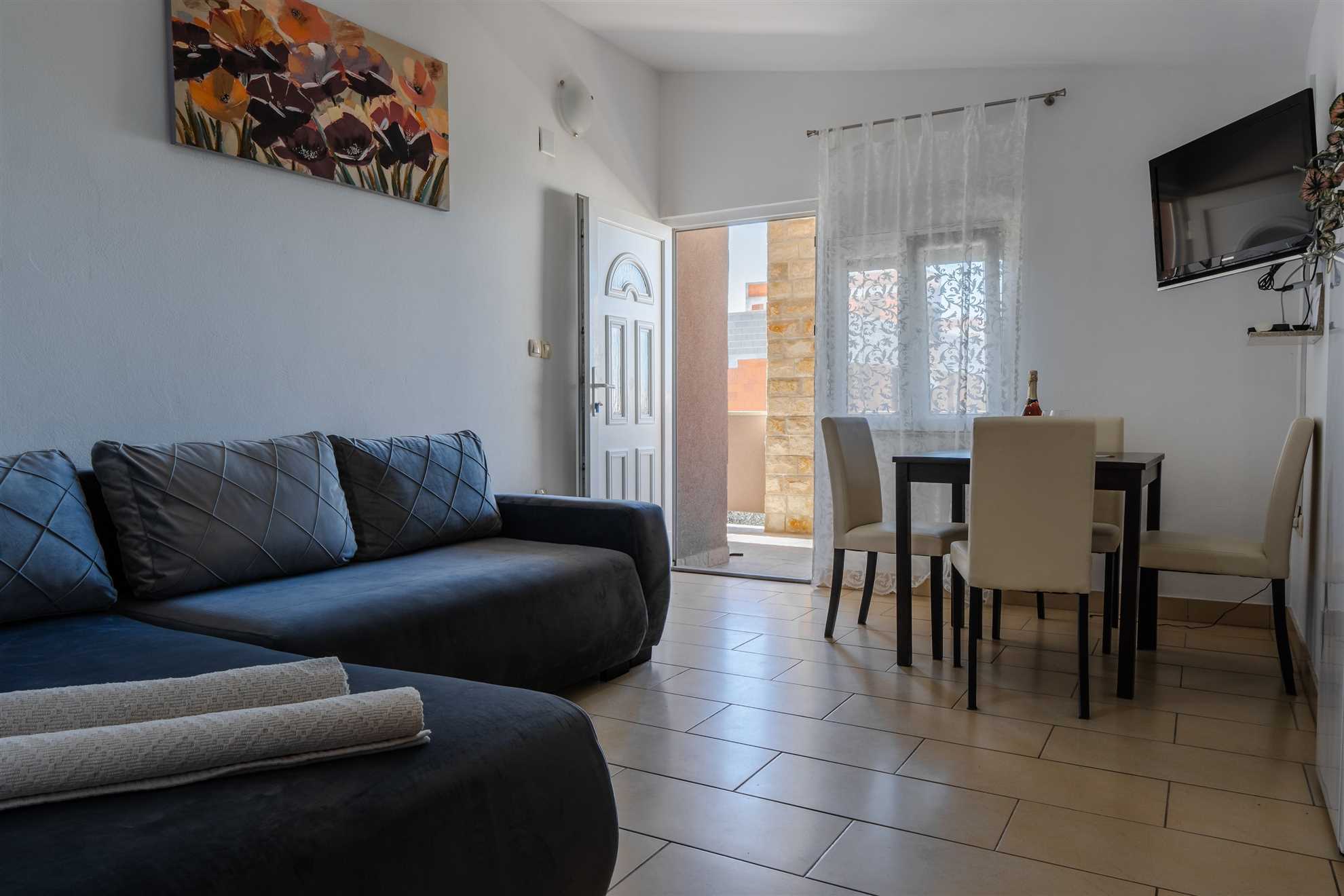 App Josipović 1 - Apartment with balcony | for 2-4 persons | BBQ