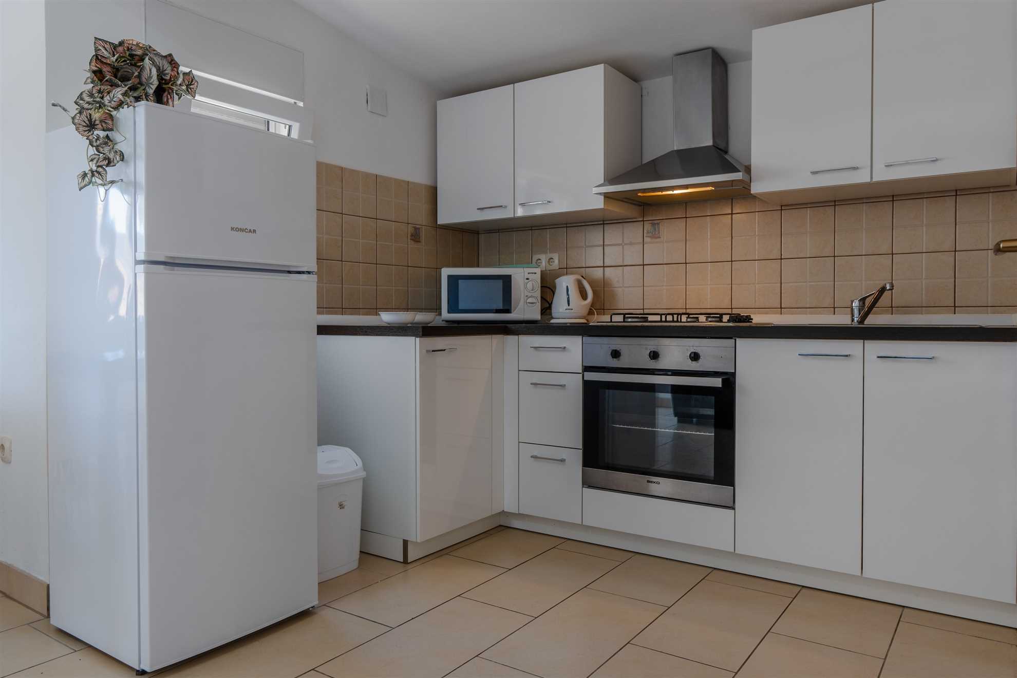 App Josipović 1 - Apartment with balcony | for 2-4 persons | BBQ