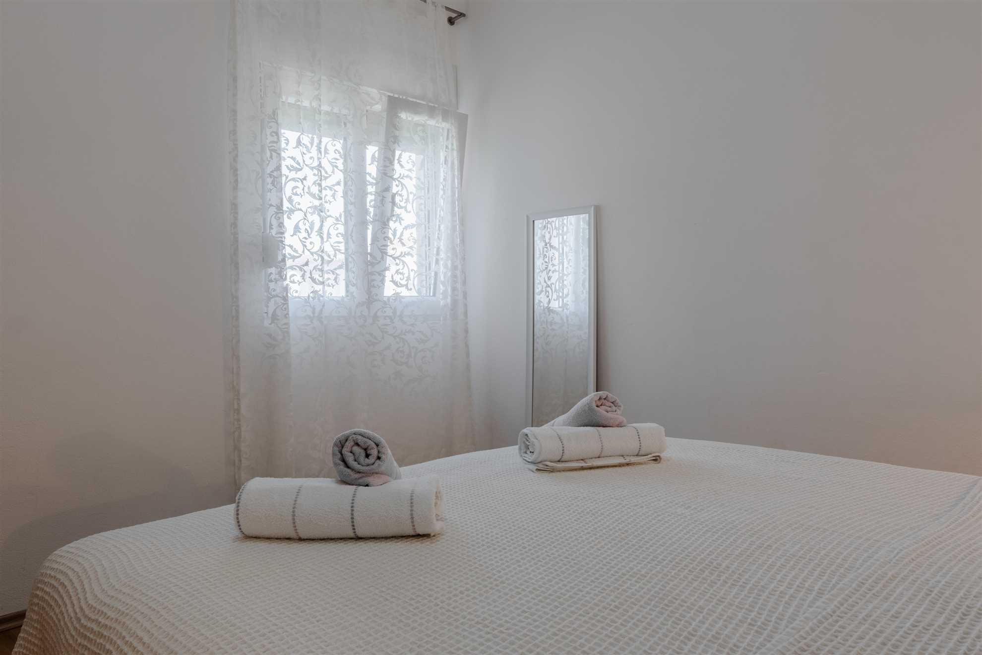 App Josipović 1 - Apartment with balcony | for 2-4 persons | BBQ