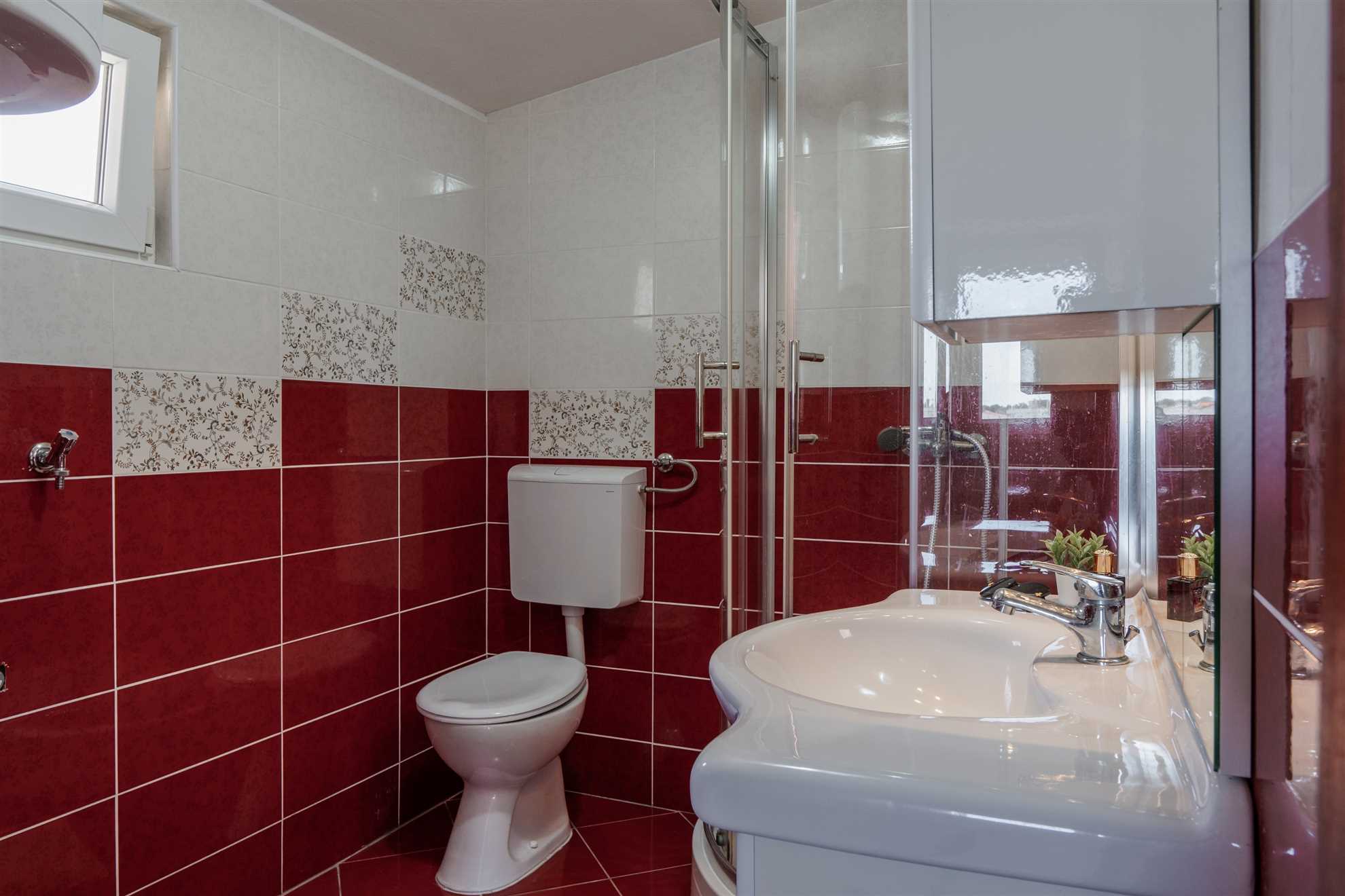 App Josipović 1 - Apartment with balcony | for 2-4 persons | BBQ
