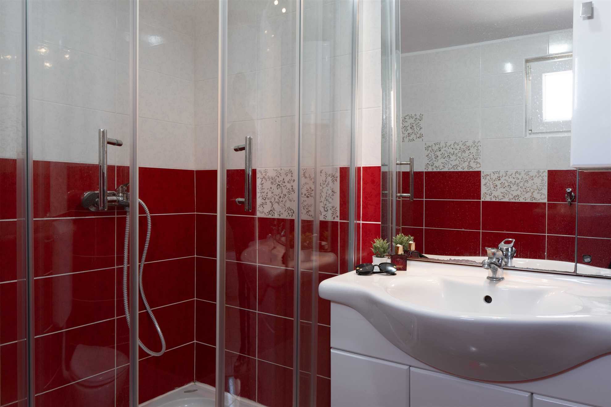 App Josipović 1 - Apartment with balcony | for 2-4 persons | BBQ