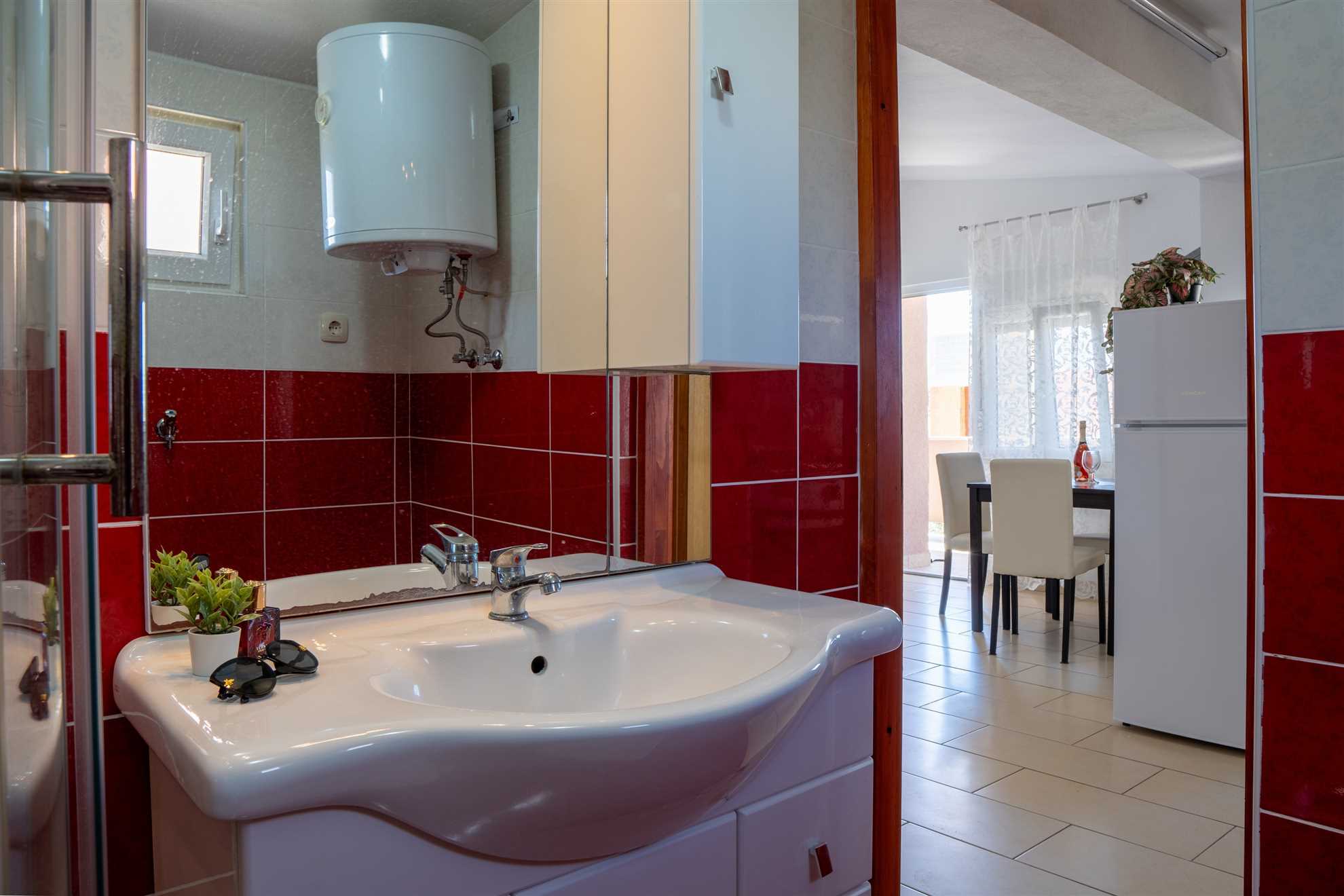 App Josipović 1 - Apartment with balcony | for 2-4 persons | BBQ