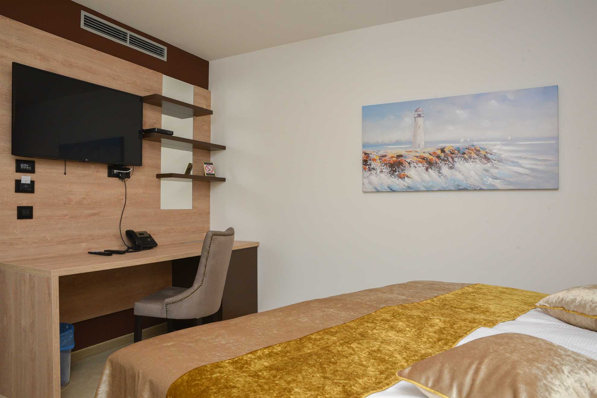 Deluxe double room with park view - 204 