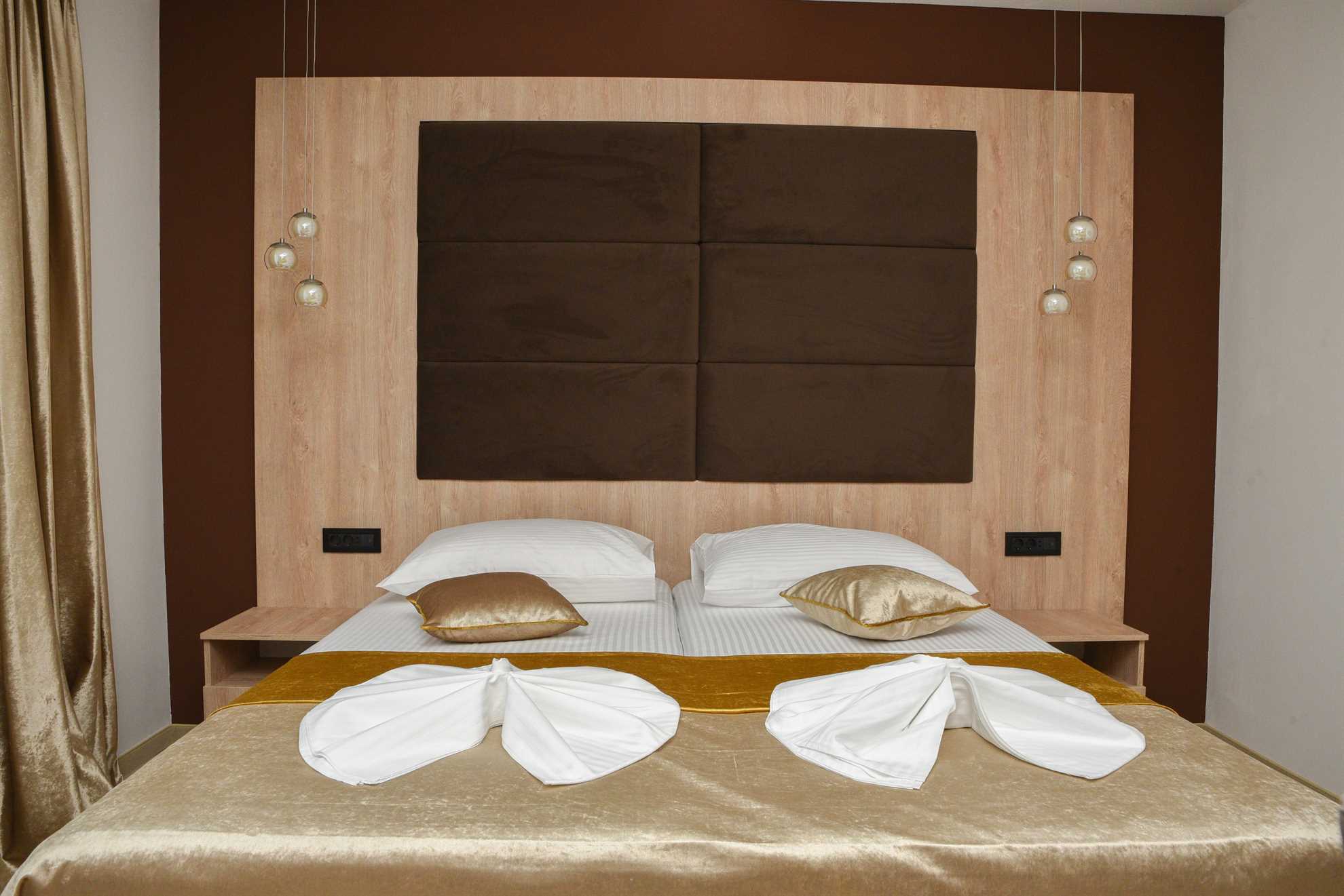 Deluxe double room with park view - 205