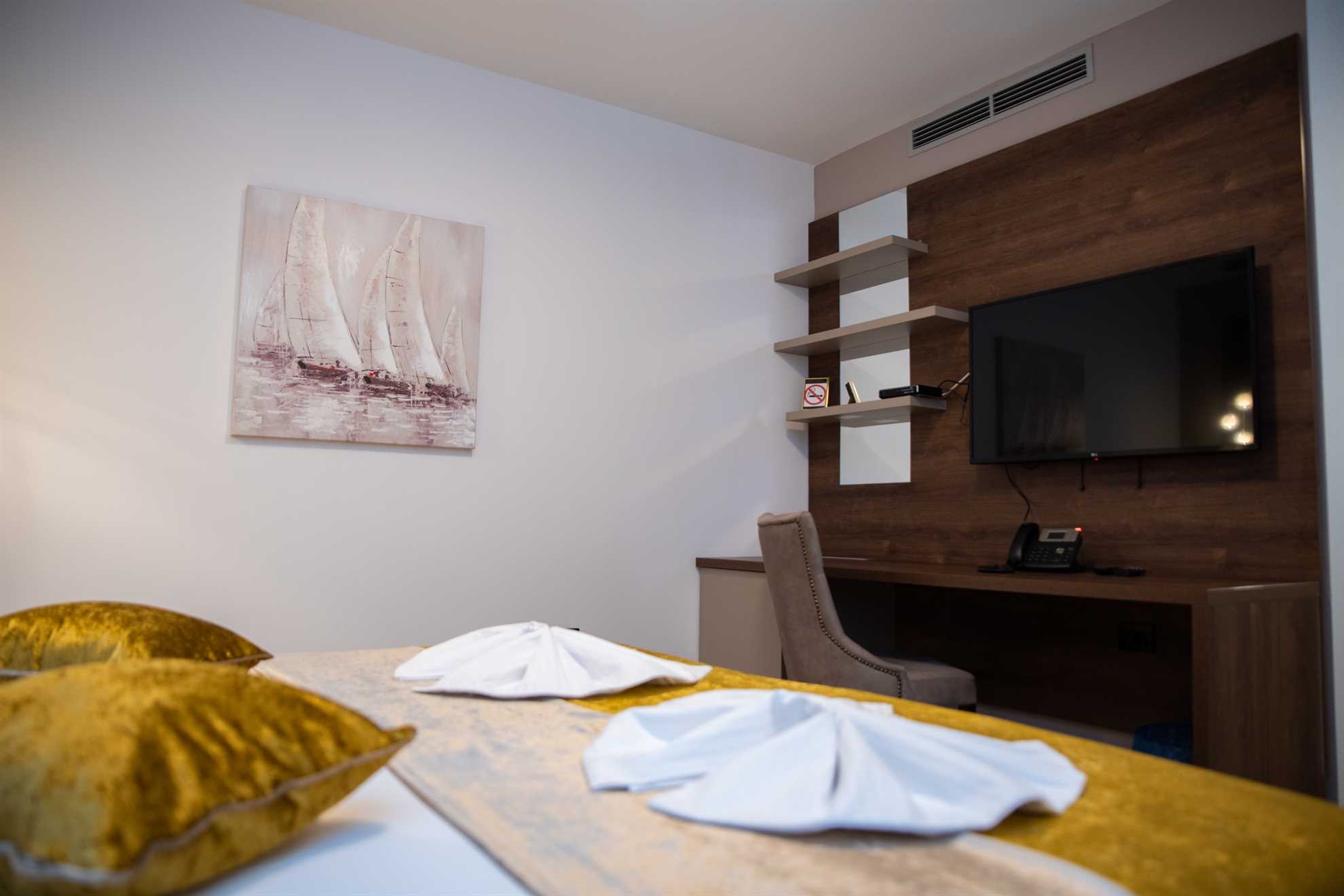 Deluxe double room - 105