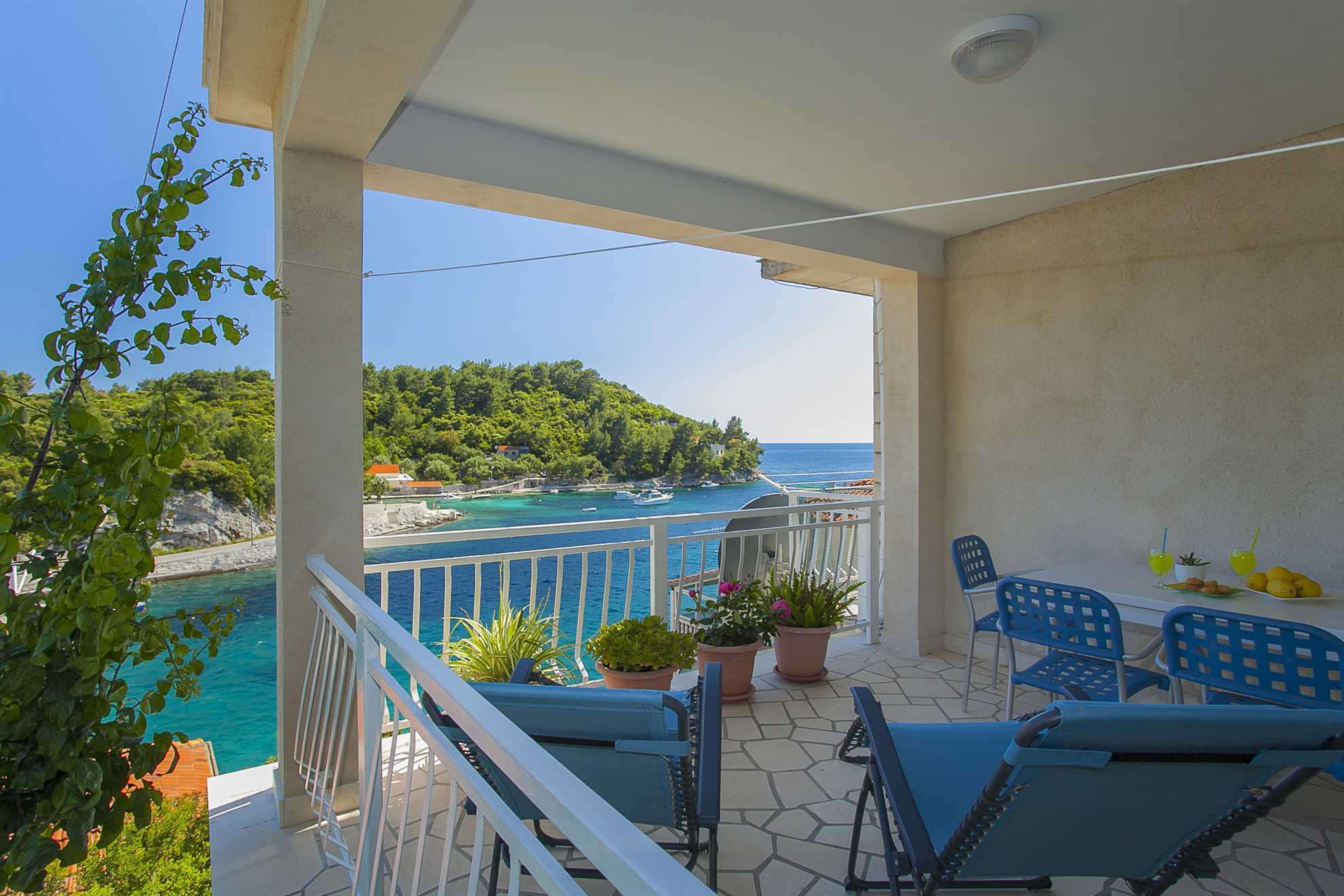 Two bedrooms apartment for 5 persons with sea view