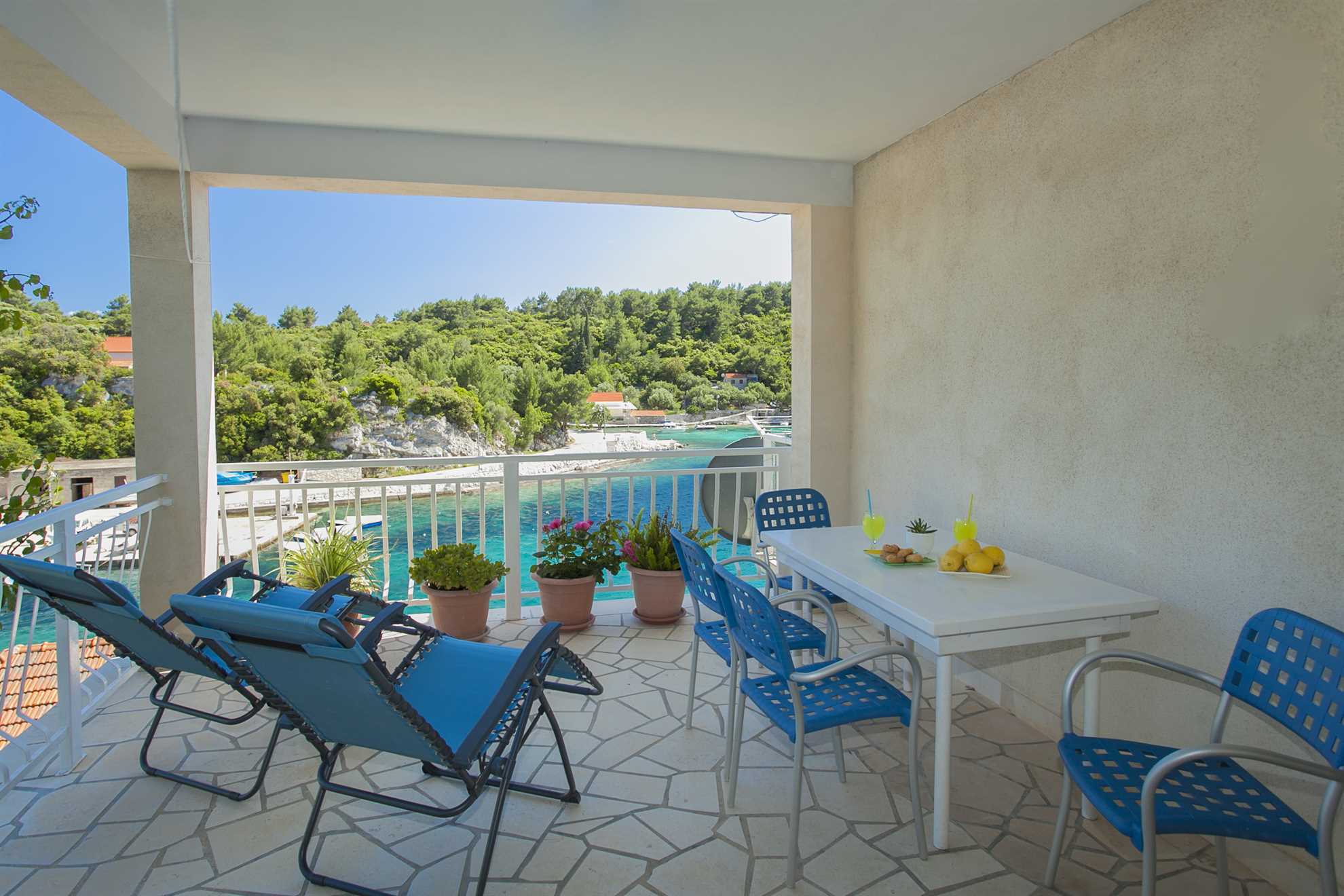 Two bedrooms apartment for 5 persons with sea view