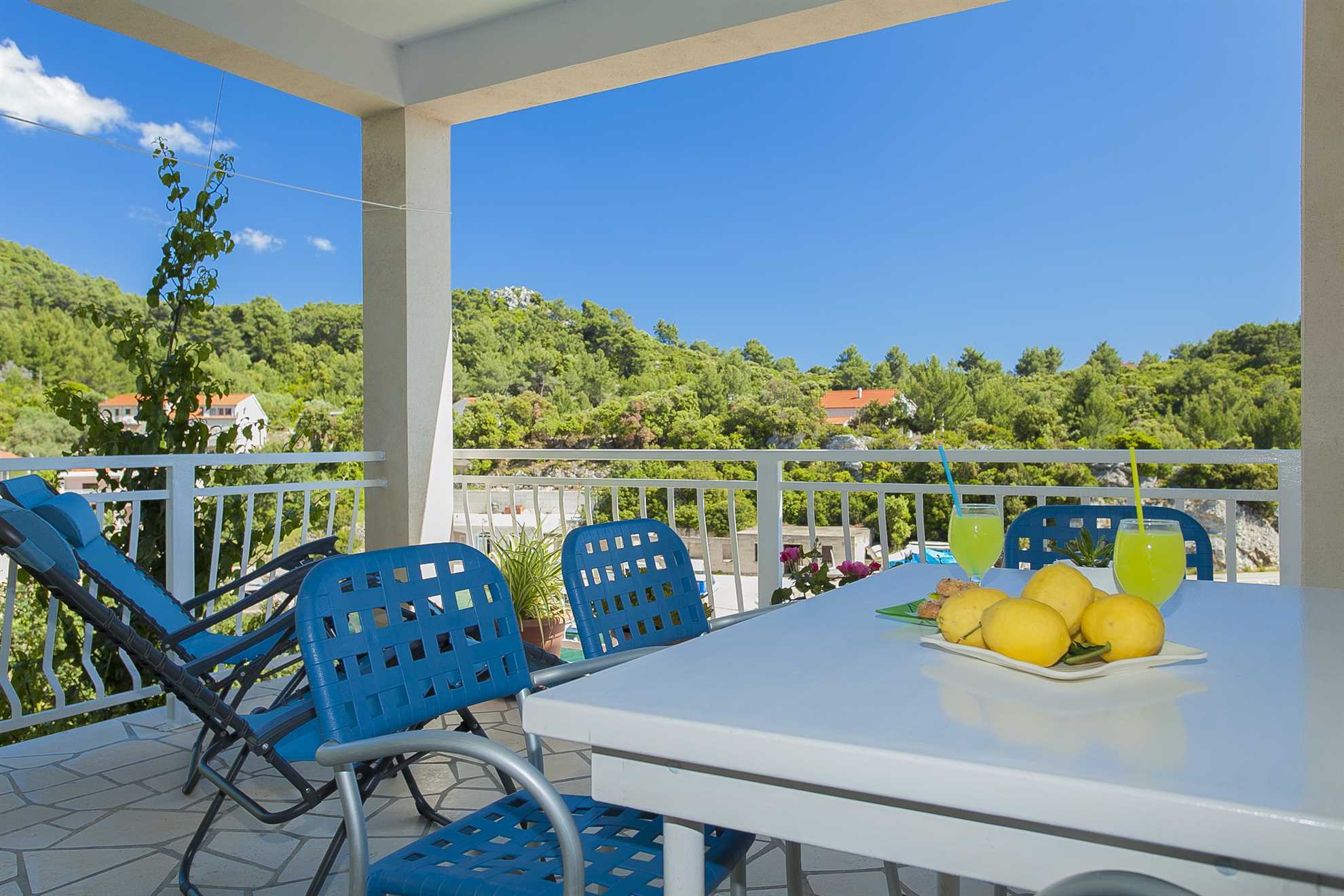 Two bedrooms apartment for 5 persons with sea view
