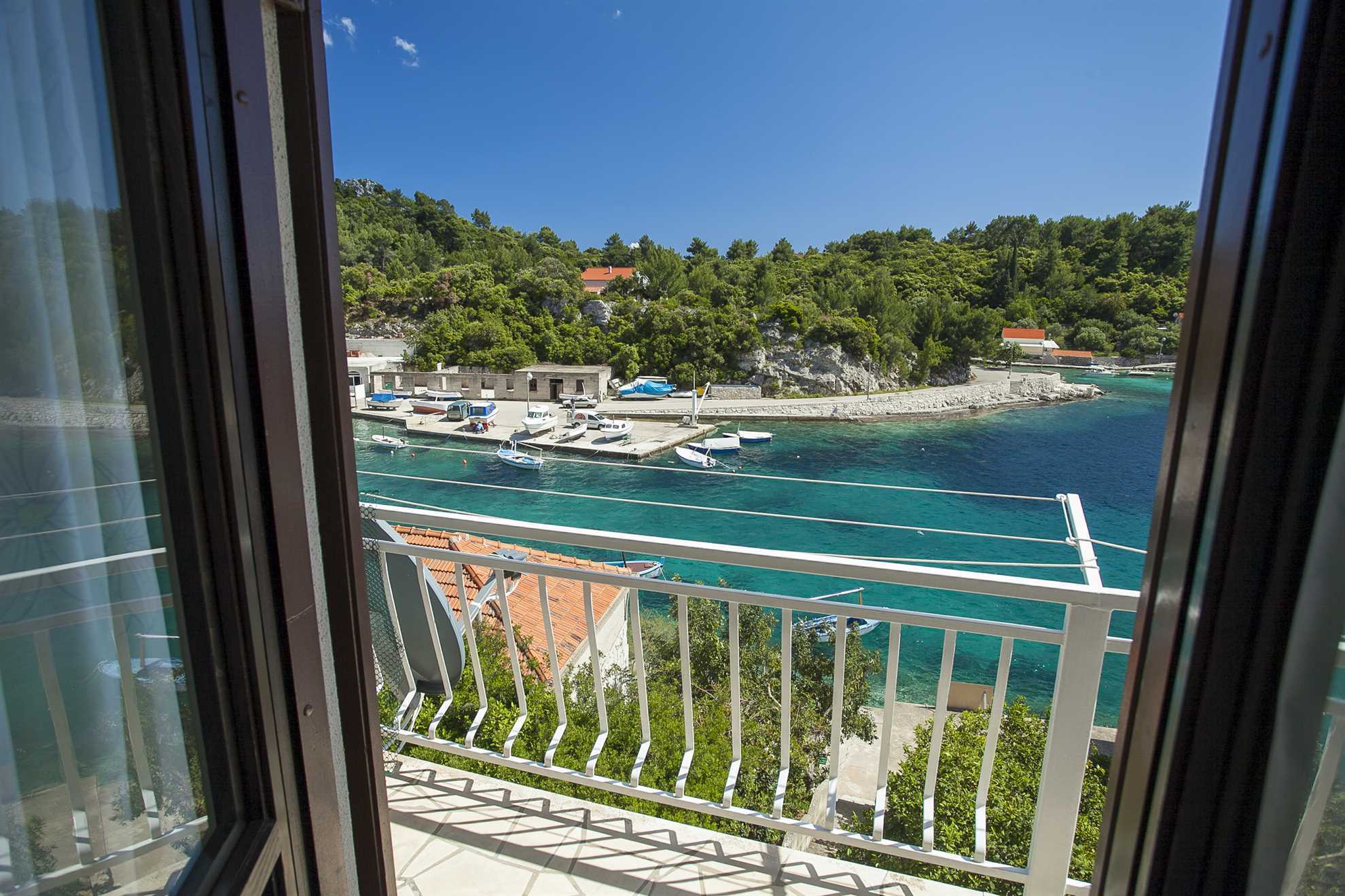 Two bedrooms apartment for 5 persons with sea view