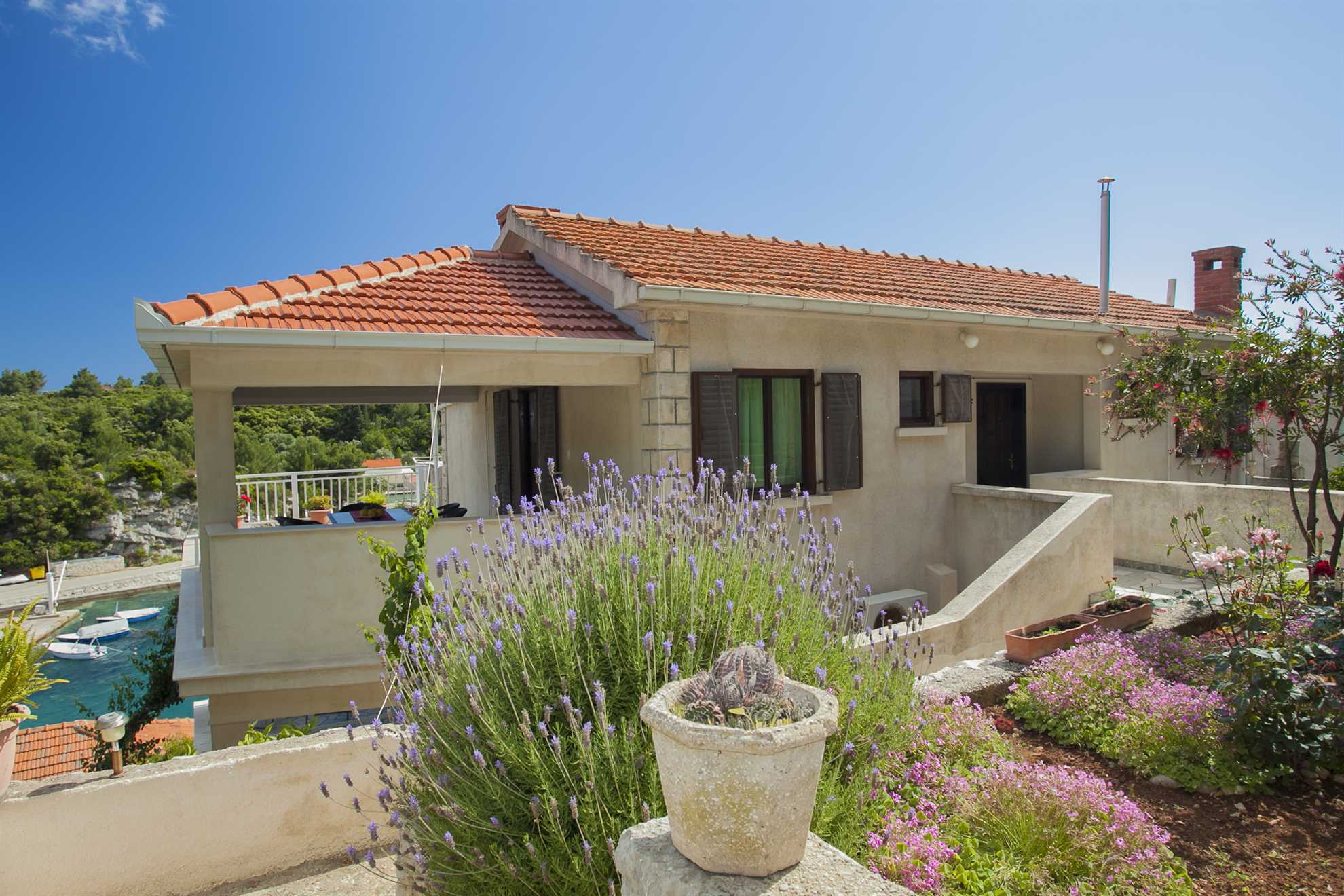 One bedroom apartment for 3 persons with sea view